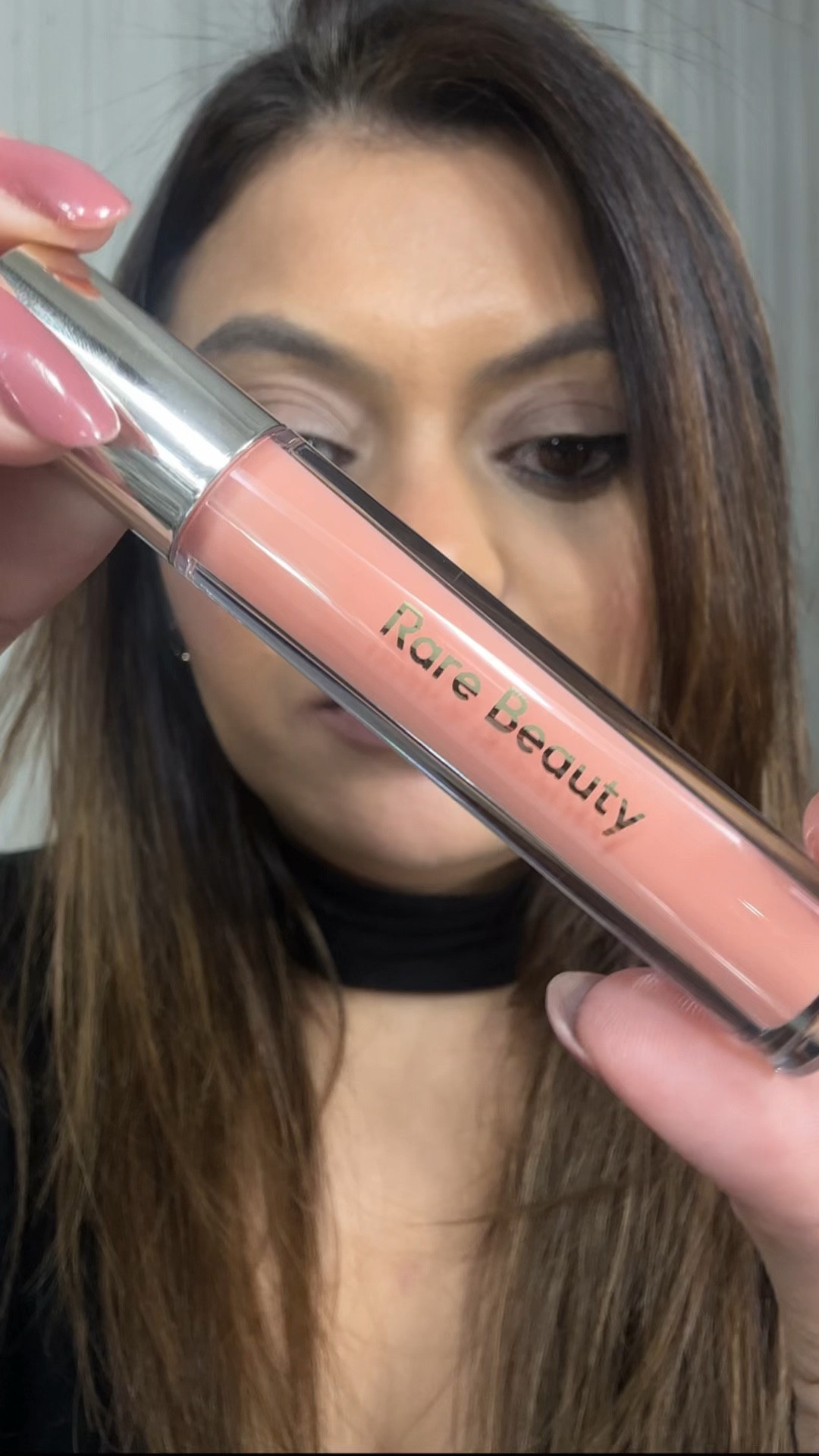 Stay Vulnerable Glossy Lip Balm @rarebeauty
Cor Nearly Petal

Protege os lábios com um tom de rosa claro suave e sem deixar aquele aspecto grudento.

#makeuptutorial #makeupartist #makeup #makeuptutorials #makeuplover #makeuplook #wakeupandmakeup #makeuptutorials

#LTKbrasil #LTKbeauty