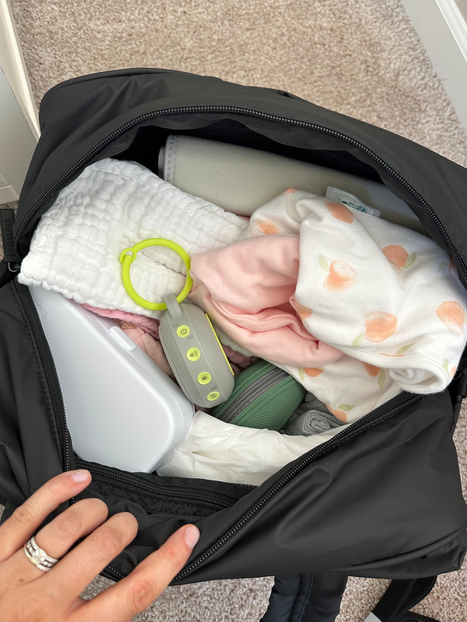 what’s in my hospital bag as a 2nd time mom 

#LTKBump #LTKBaby #LTKItBag