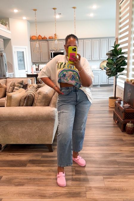 

Jeans-  tts 
Top- s/m
Shoes-  7/7.5 

Everyday fashion - everyday outfit - ootd - outfit - graphic tee - oversized tee - jeans - spring outfit - spring ootd - pink outfit - spring transition - midsize - high waisted jeans -   