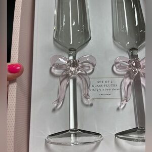 Cupcakes & Cashmere Pink Bow Ribbon Glass Champagne Glasses Flutes Set of 2 NWT | Poshmark