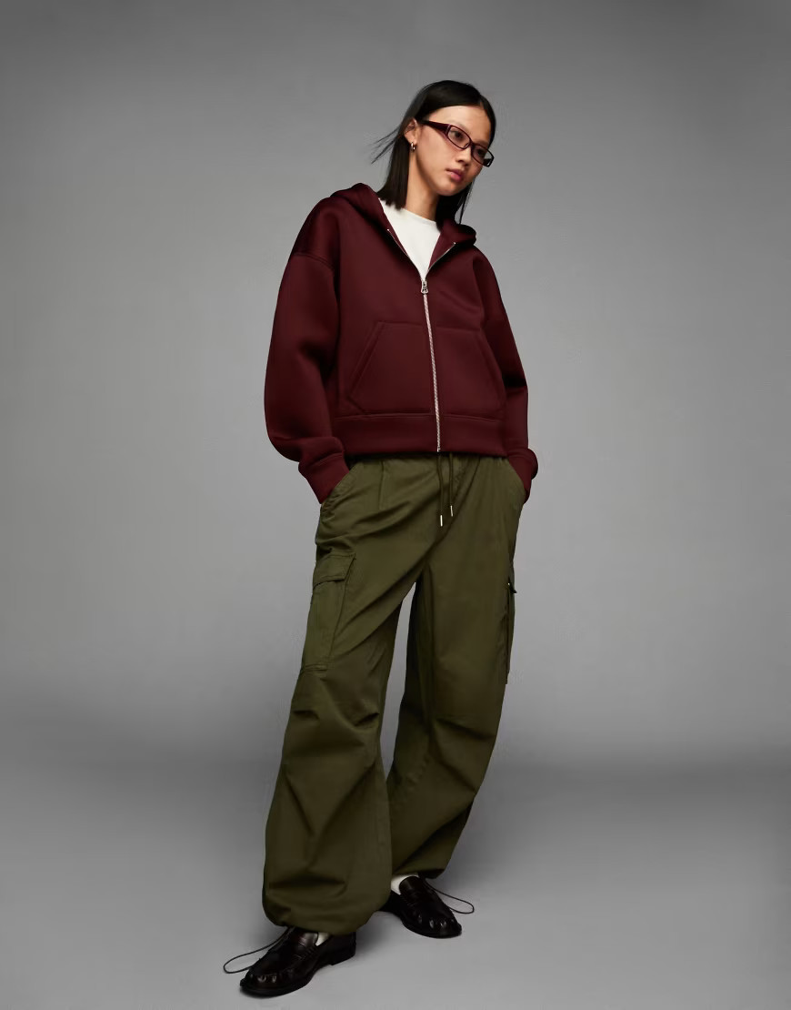 Bershka Parachute cargo trousers in khaki-Green | ASOS (Global)