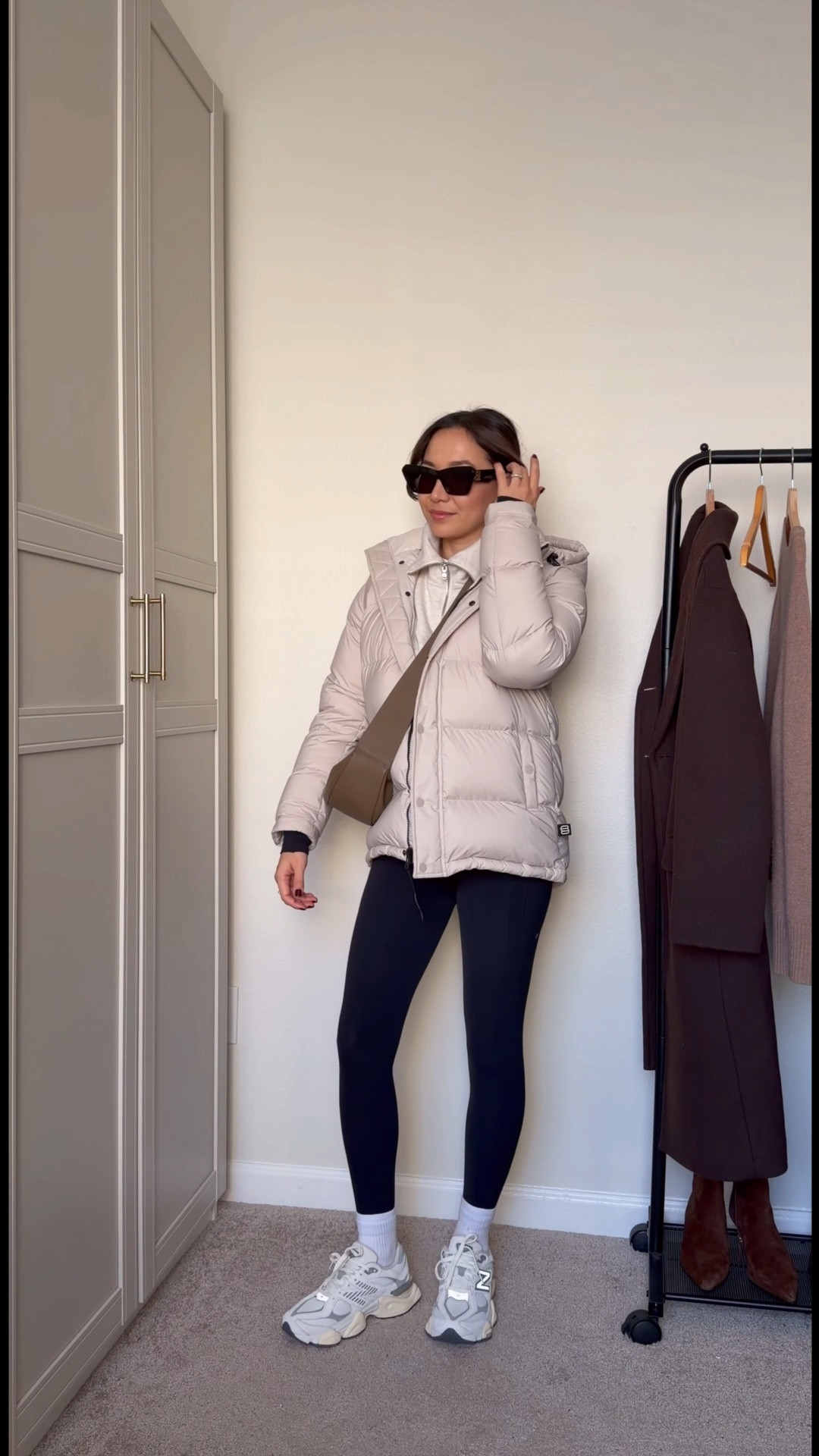 30 days of minimal winter outfits - casual outfit with leggings 