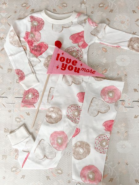 toddler Valentine’s Day Jammie’s ❤️💕

#LTKbump #LTKbaby #LTKkids