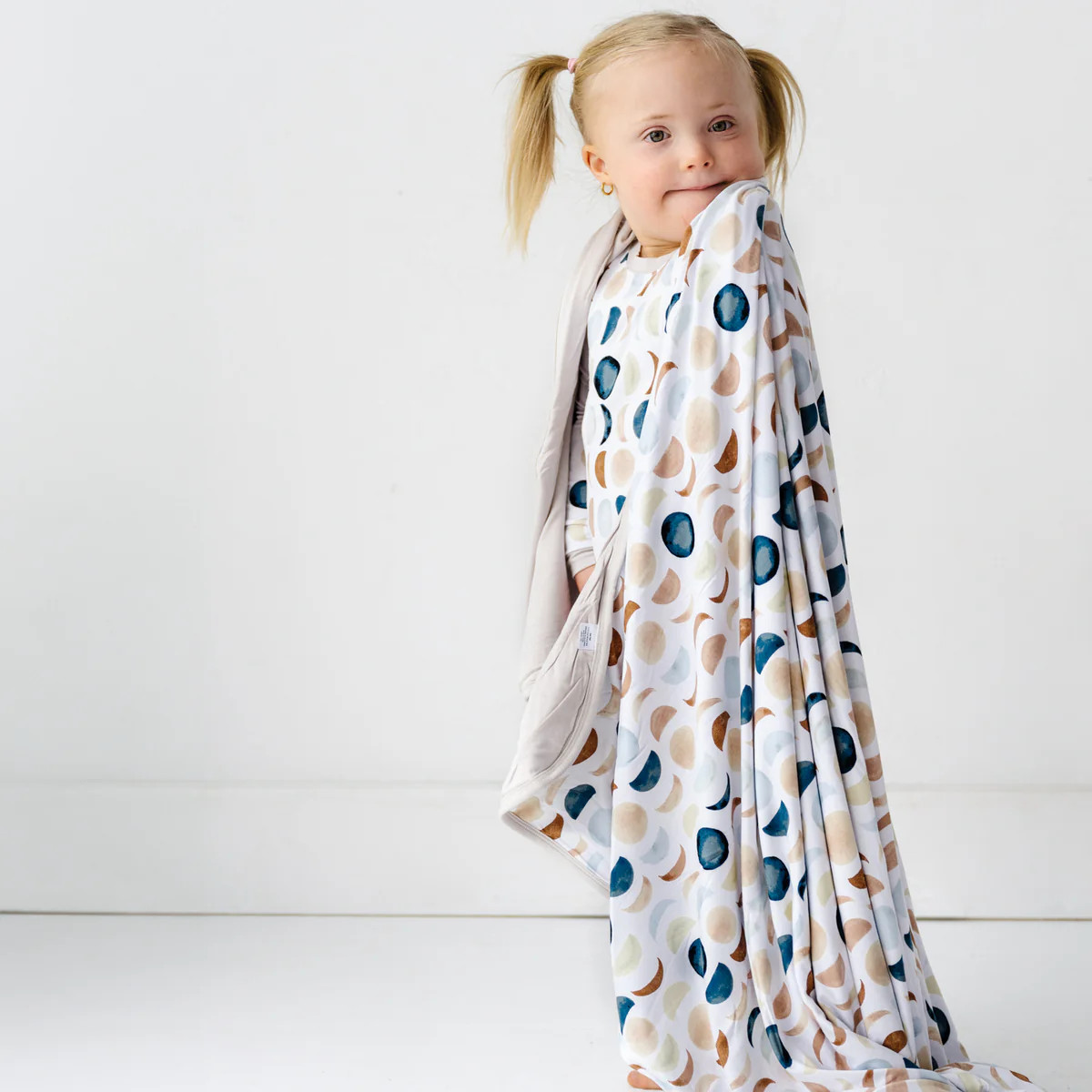 Luna Neutral Large Cloud Blanket | Little Sleepies