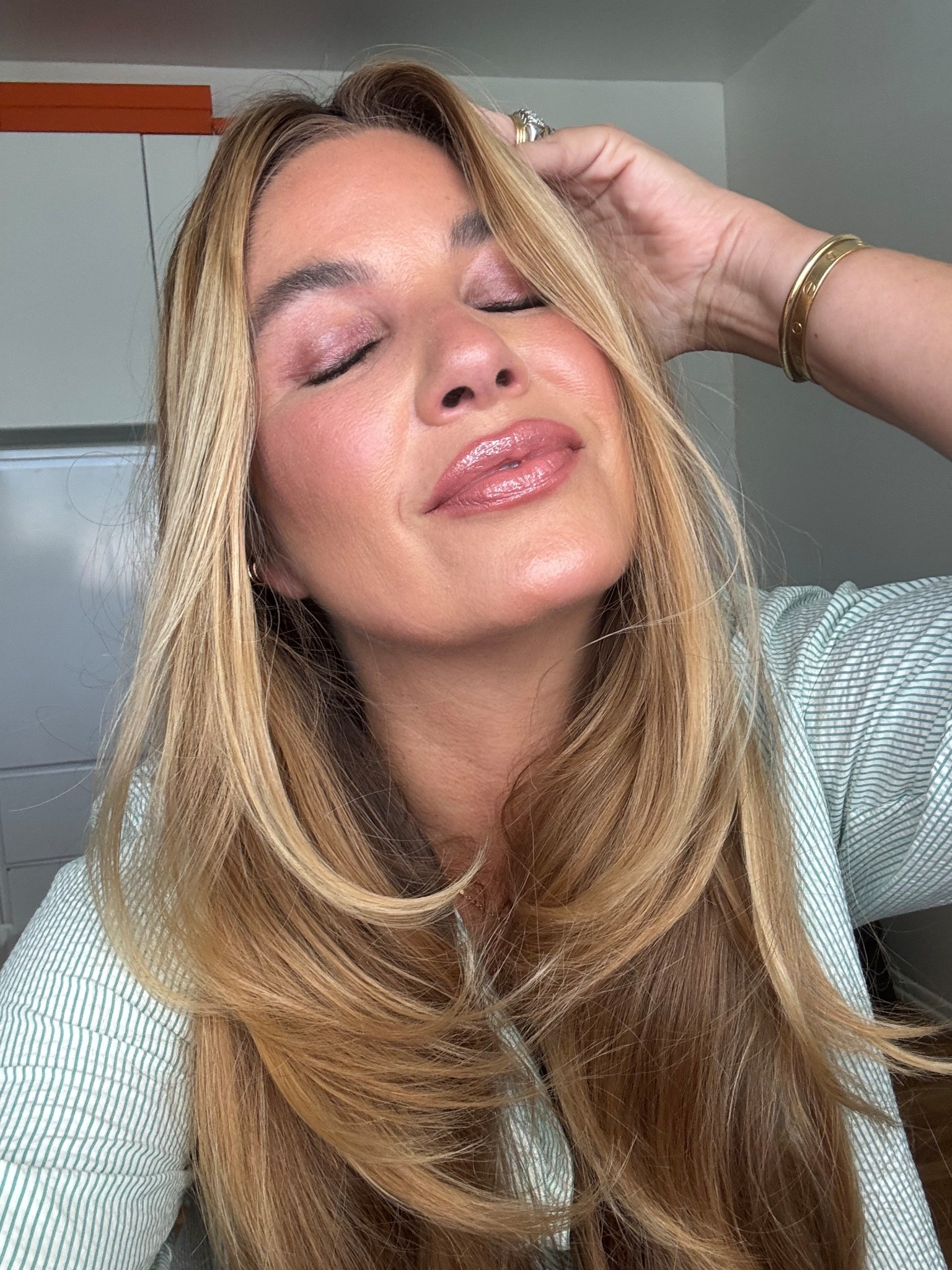 Lip Liner: shades are Suede Pink and Espresso Temper 
Lip gloss: Angel Food (launched today!) 
Hair: Sea Glass 
Eyes: Armani Eye Tint in Peony 
Foundation: IT CC in Medium Tan 
Shirt: medium 

#LTKstorytime #LTKdayinmylife #LTKBeauty