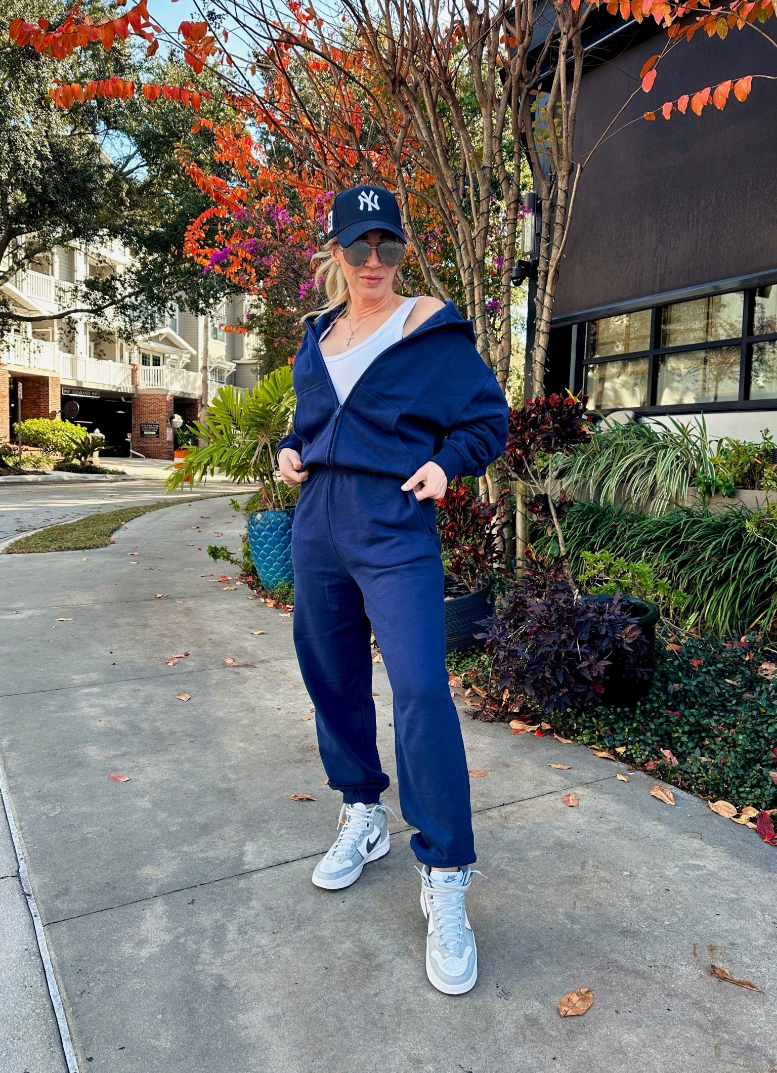 The fabric and fit is everything!!!
Wearing a medium 

Amazon find, Amazon fashion, sweatsuit, lounge set

#LTKfindsunder100 #LTKfindsunder50