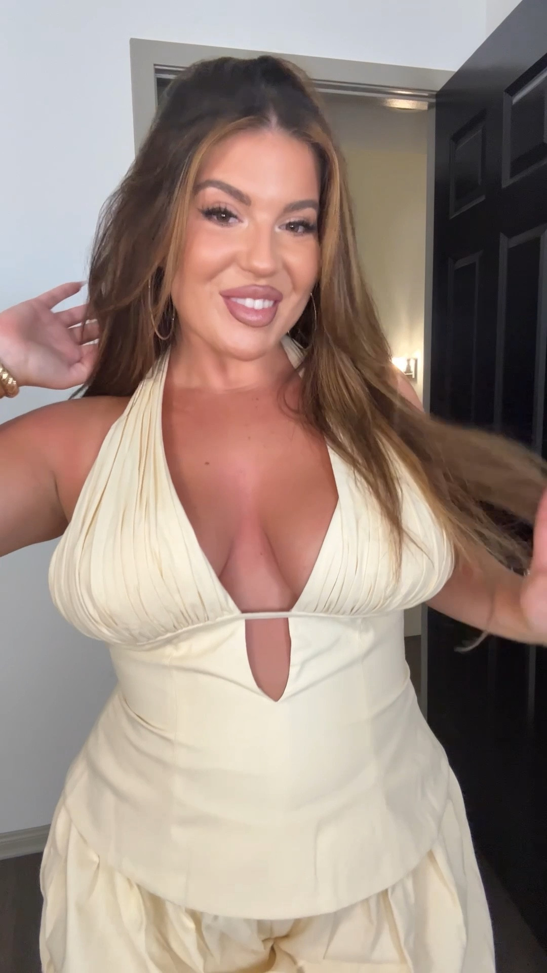 Summer Date Night Outfit! I’d highly recommend the top for my busty ladies, I had plenty of room and it was such a flattering style!

Top: L (tts/ smocking in the back, if you have less that a D you can size down)
Bottoms: XL (should’ve done a L- this brand is very TTS, nonstretch waist)

🫶🏼