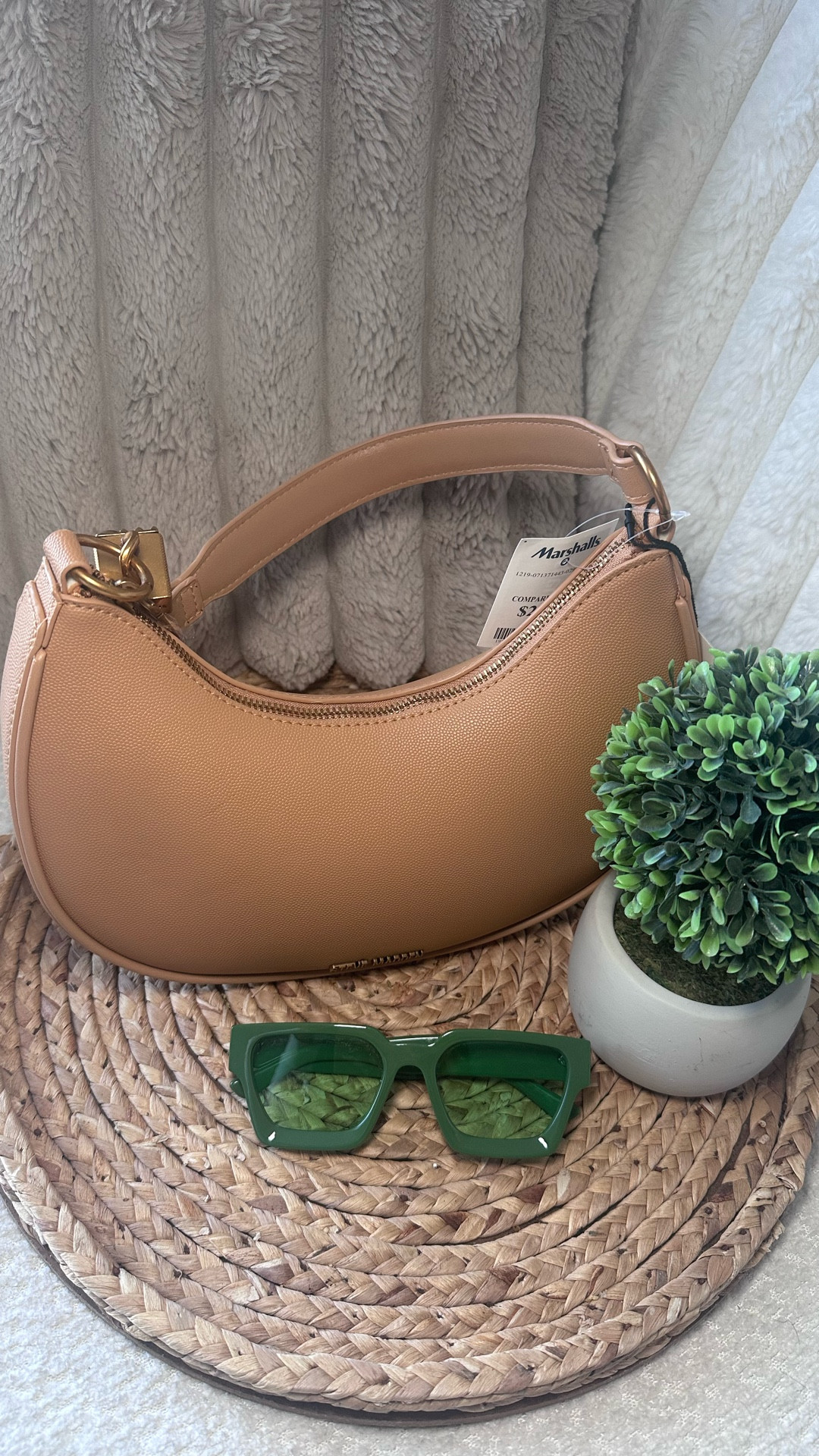 Love my new @SteveMadden purse 
The peanut butter color is giving✨

#StevenMadden #Marshalls #Purse #MarshallsFinds  

#LTKFindsUnder100 #LTKSaleAlert #LTKHoliday