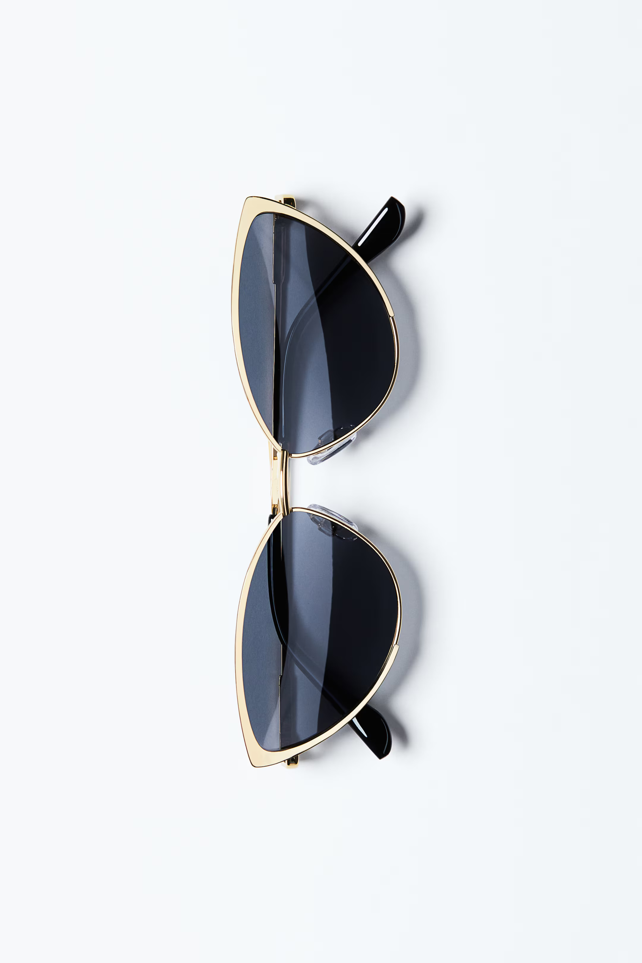 Cat-eye sunglasses | H&M (UK, MY, IN, SG, PH, TW, HK)
