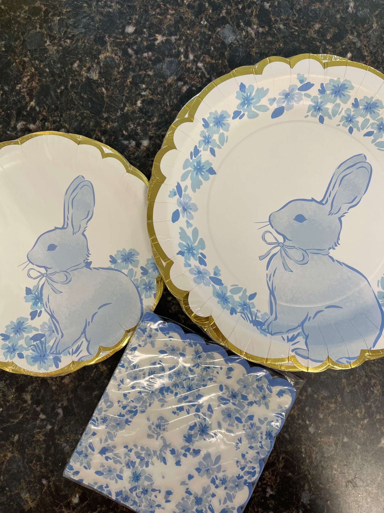 Easter dinner paper plates and napkins 🩵🐰



#LTKHome #LTKSeasonal #LTKfoodie