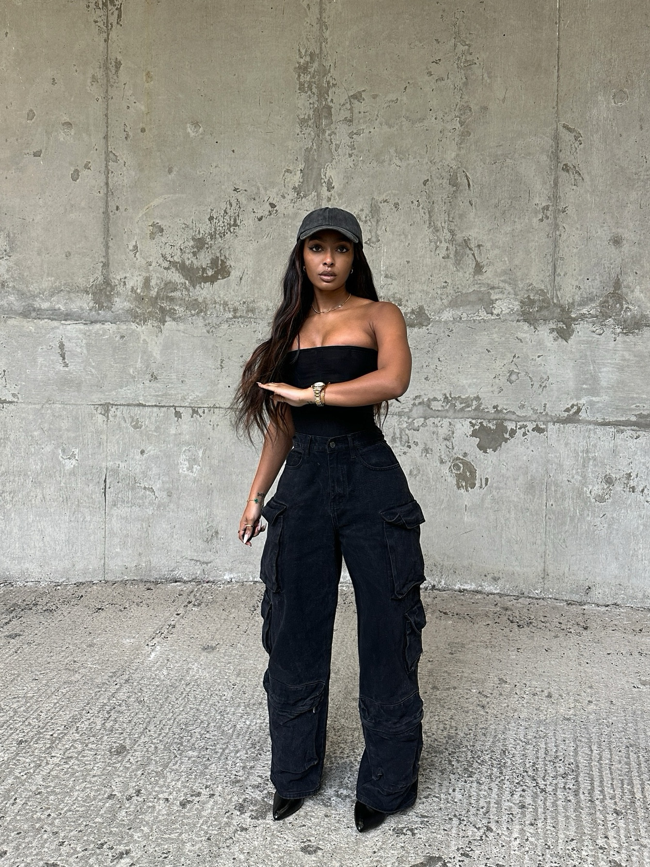 Black corset top, grey cap, wide leg cargo jeans, black jeans, all black outfit, smart casual outfit, monochrome outfit, street style 

#LTKeurope #LTKSeasonal #LTKstyletip