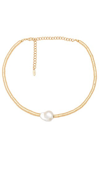Pearl Bend Necklace in Pearl & Gold | Revolve Clothing (Global)