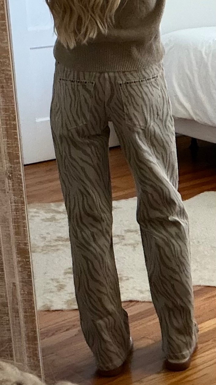 Back of jeans!!! Wearing size 24 (def could size down if they offered 23)
#designsbyali22 #pants #jeans #salealert #fashion #under100 #zebraprint #straightleg #studdedjeans #womensfashion

#LTKFindsUnder100 #LTKSaleAlert #LTKootd