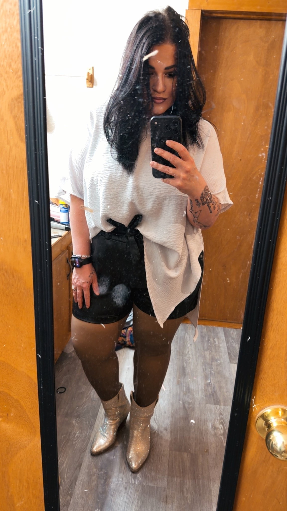 Yes, the mirror is dirty. Lol I will get better at photos!! But shop this adorable look. I wore this to a Treaty Oak concert! #concertootd #plussized #leather #shein #cheap #affordable

#LTKootd #LTKFestival #LTKMidsize