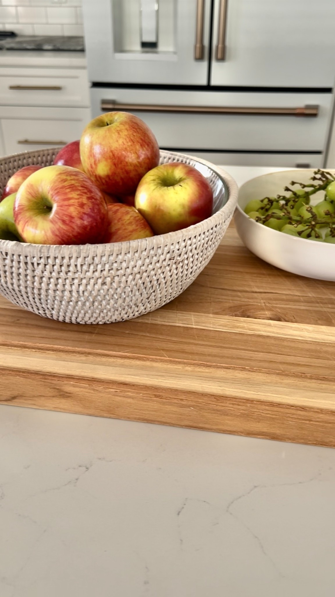 🍎 I love this bowl that I’ve been using as our fruit bowl & then we have the matching round try on a table in our living room. Both are stunning - plus glass lined & top quality! 👌🏼✨🤍

#LTKSeasonal #LTKStyleTip #LTKHome