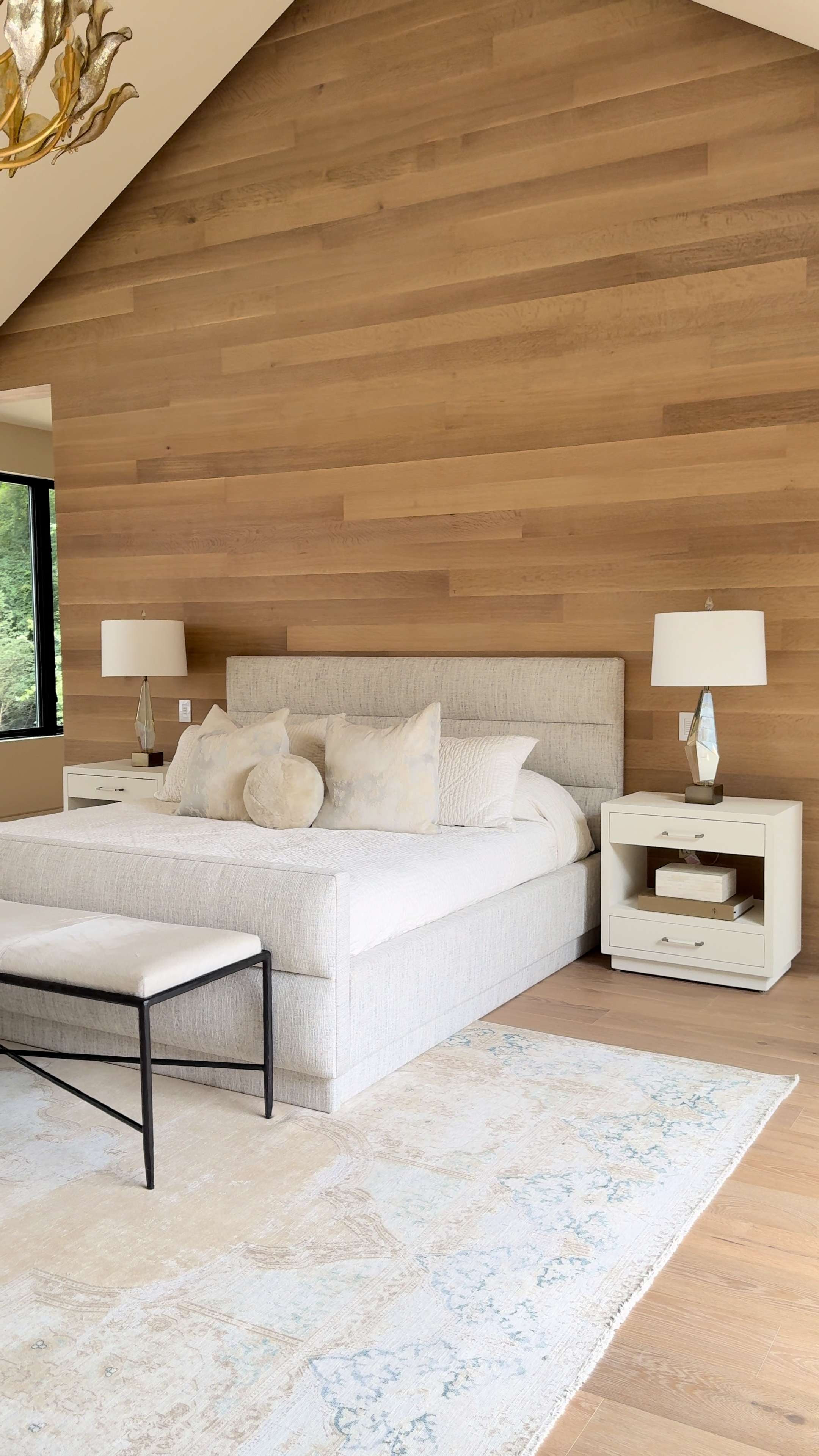 Shop the Look: Boxwood Bedroom Design

upholstered bed, nightstand, table lamp, upholstered bench, vintage-inspired rug, throw pillows, pillow insert, chandelier, home decor

 

 #LTKHome