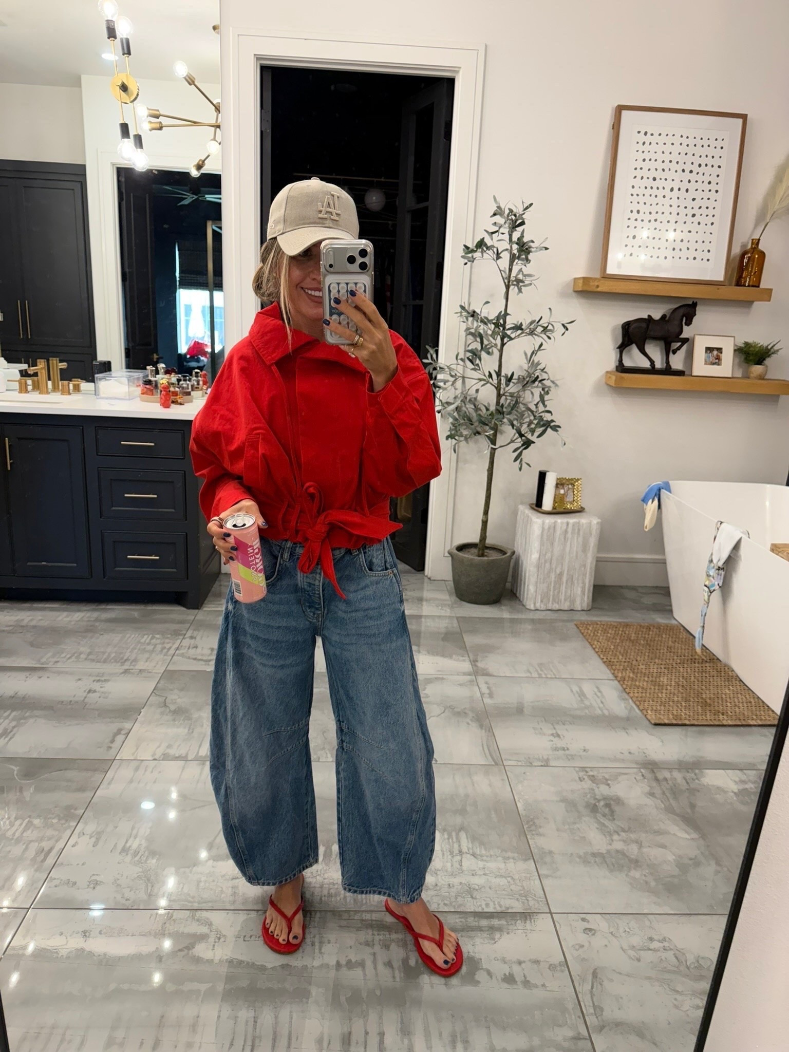 I’ve owned these for years! The first time I shared them, yall sold them out! They’re the perfect barrel leg jean for us short girls!

Fall fashion, fall outfit, women’s fashion, trendy fashion, petite fashion

#LTKootd