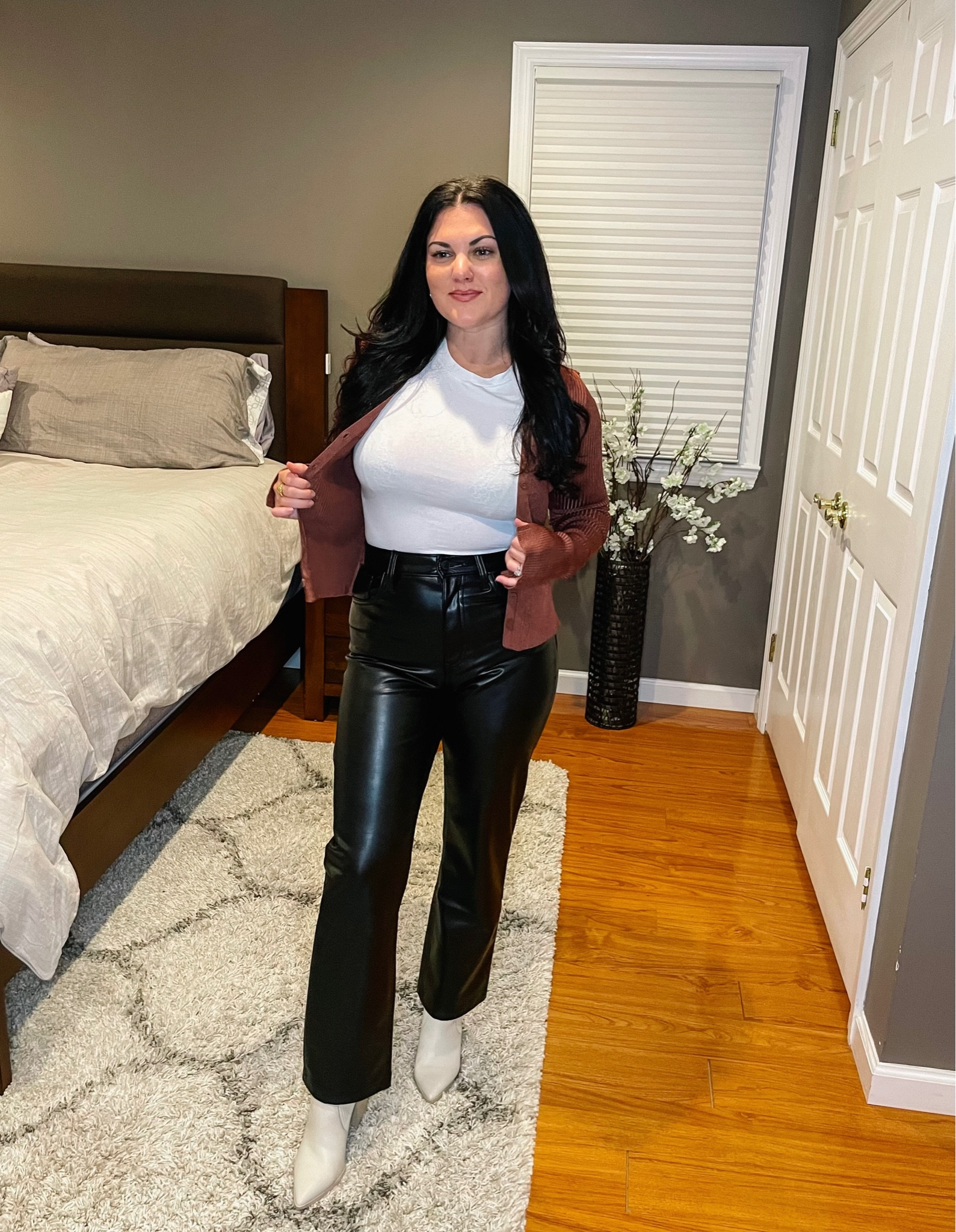 This is one of the prettiest cardigans ever. Can be worn for work or to dress up a casual look. I would wear this to lunch or for happy hour drinks or a wine bar🍷 

#LTKSeasonal #LTKstyletip