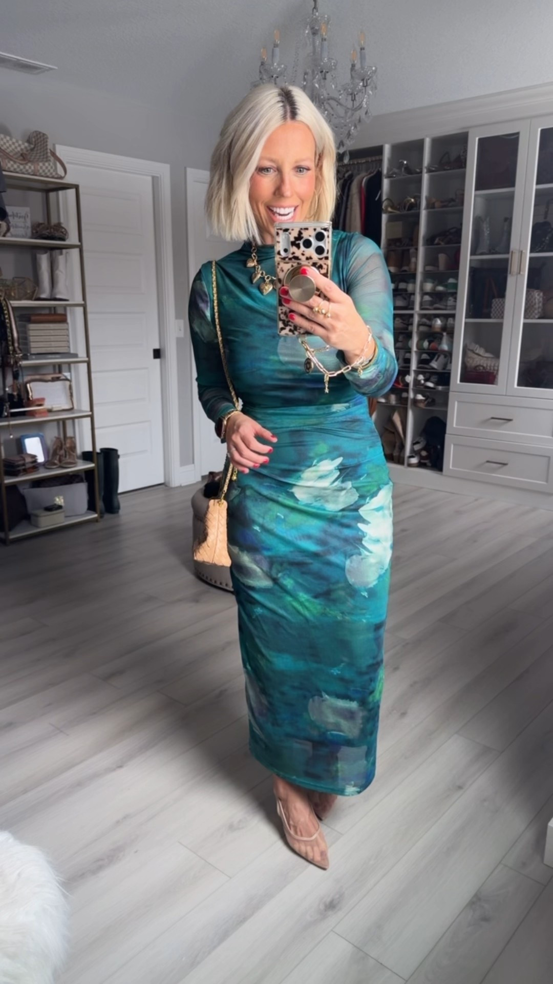 My favorite long sleeved dress!!! So pretty and comfy too!!!

#LTKFindsUnder50 #LTKSeasonal #LTKHoliday