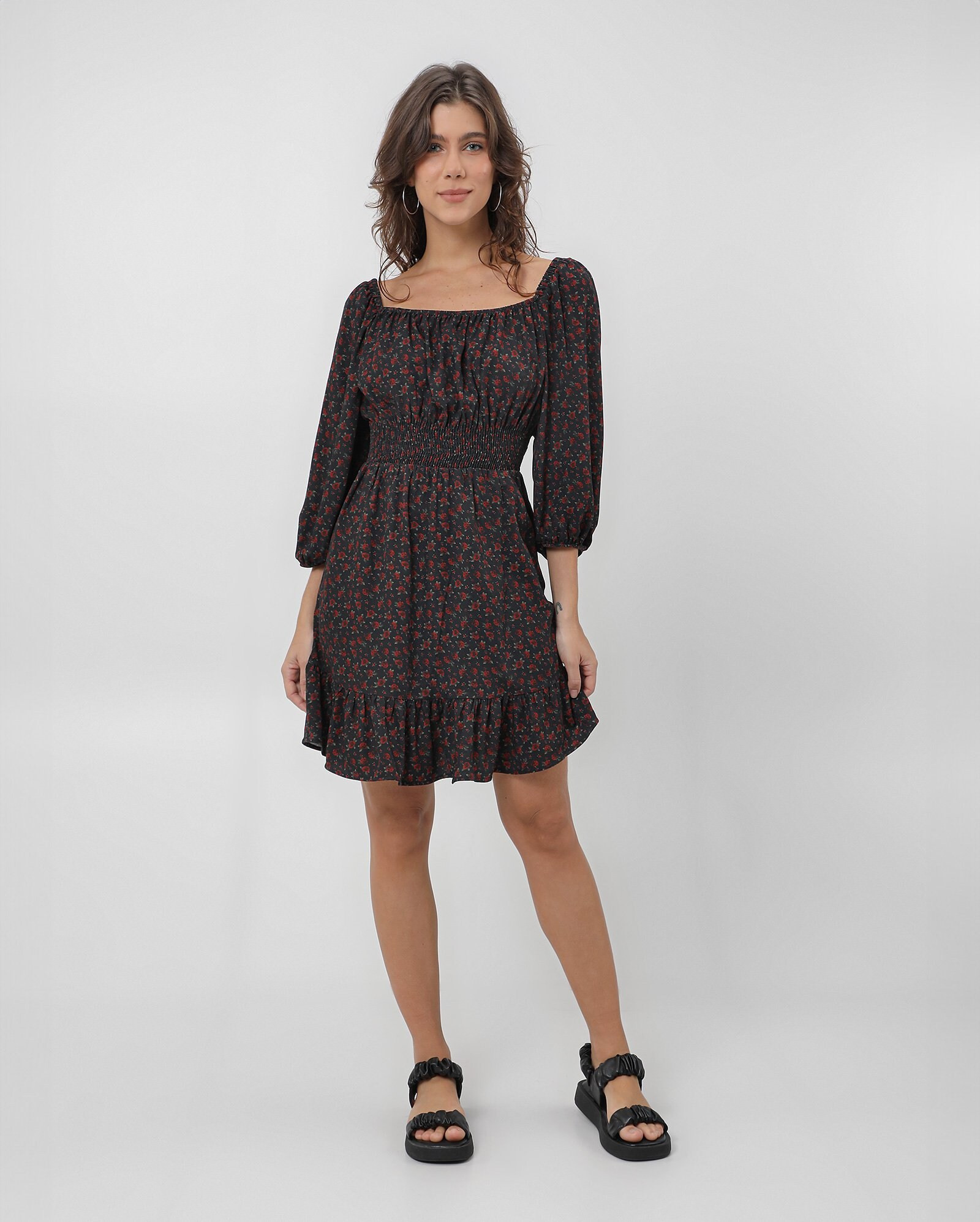 Vestido curto com babado manga longa floral preto | Pool by Riachuelo | Riachuelo (BR)