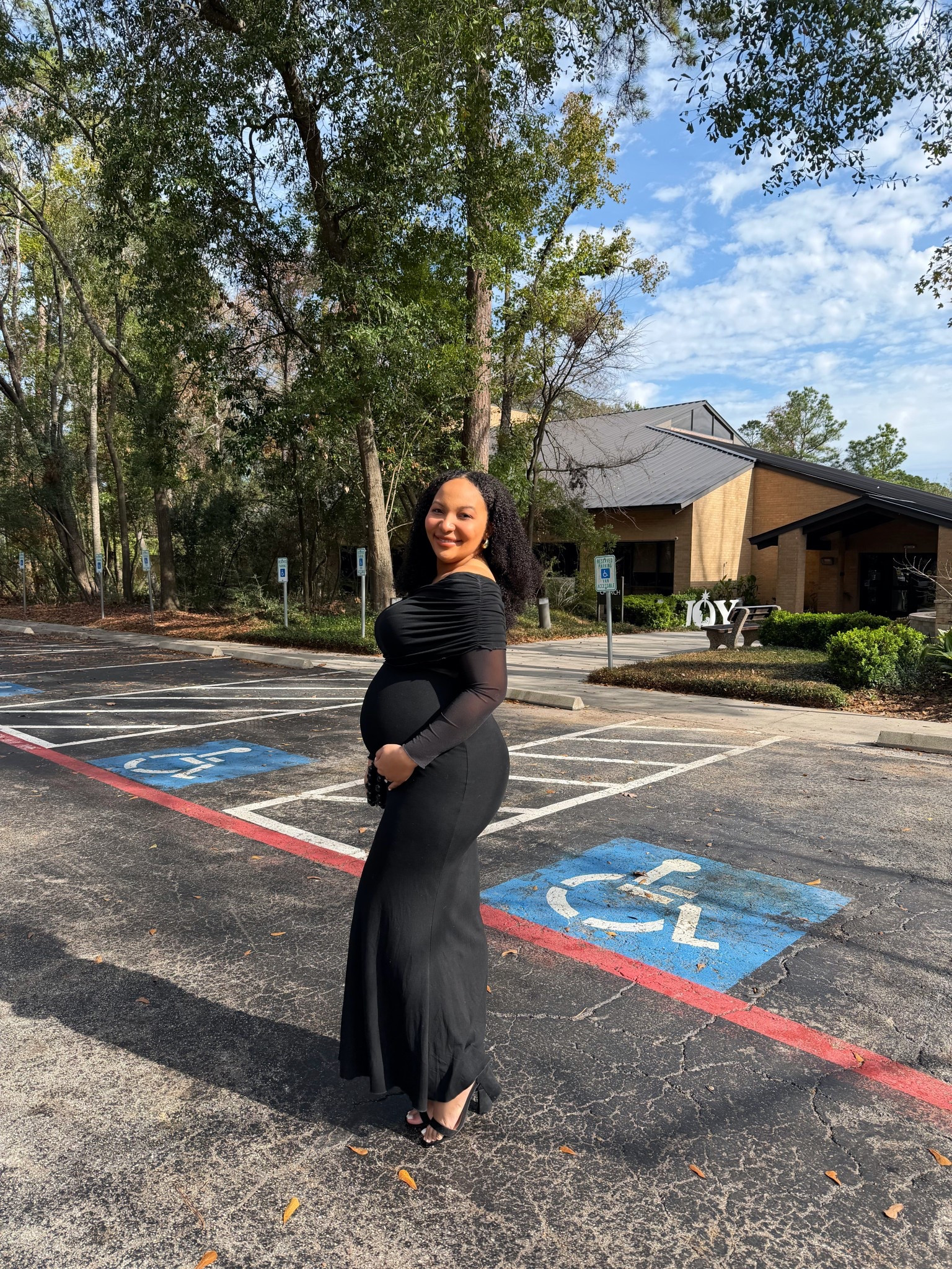Non-maternity bump friendly dresses for weddings✨

This super stretchy, super comfortable maxi dress with mesh sleeves was perfect to for a wedding that I attended at 8 months pregnant.



#LTKootd #LTKBump #LTKWedding