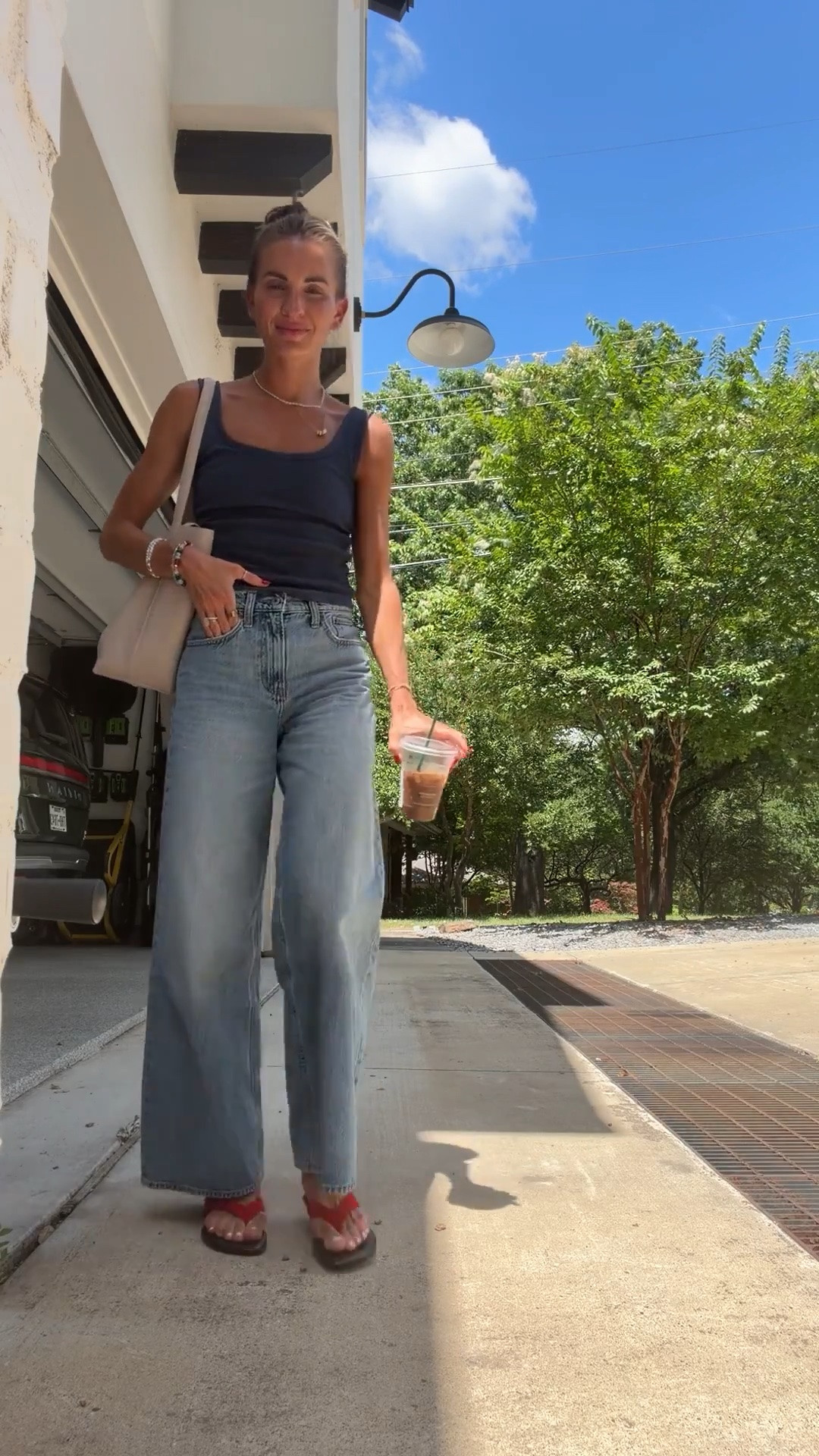 Casual Saturday ootd ft some of the most flattering jeans from Abercrombie 🩵