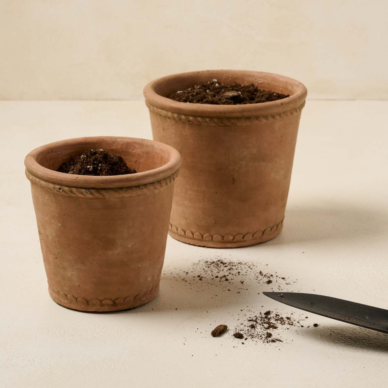 Terracotta Garden Roped Edge Pot | Magnolia