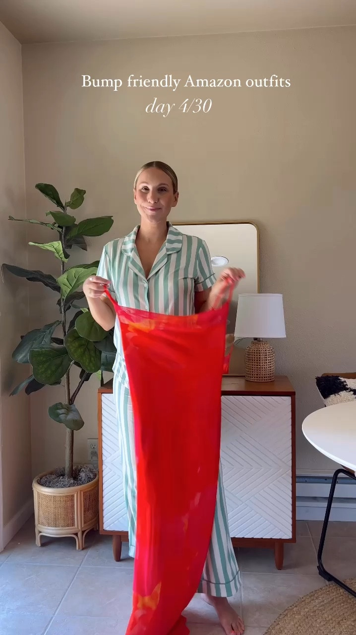 30 days of bump friendly Amazon outfits🤰🏼 DAY 4

This dress reminds me of something you would find on Revolve! It’s stretchy and flattering and would be so cute for an end of summer wedding or vacation! Wearing a size small. Use code ASHLEY20 for 20% off my @electricpicks necklaces.

#amazonfinds #amazonfashion #summerstyle #gdwm bump friendly | wedding guest dress | summer bump outfit | look for less 


#LTKWedding #LTKBump