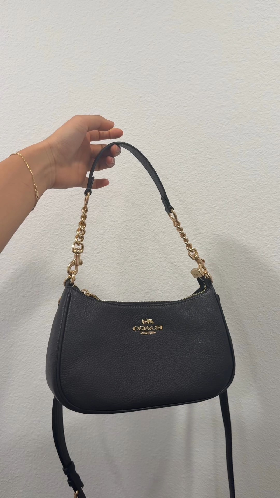 at the end of the day, just do life at your own pace 💭 loving my new everyday bag from @coach 👜 #getdressedwithme #chattygrwm #CoachNY @shop.LTK #liketkit 