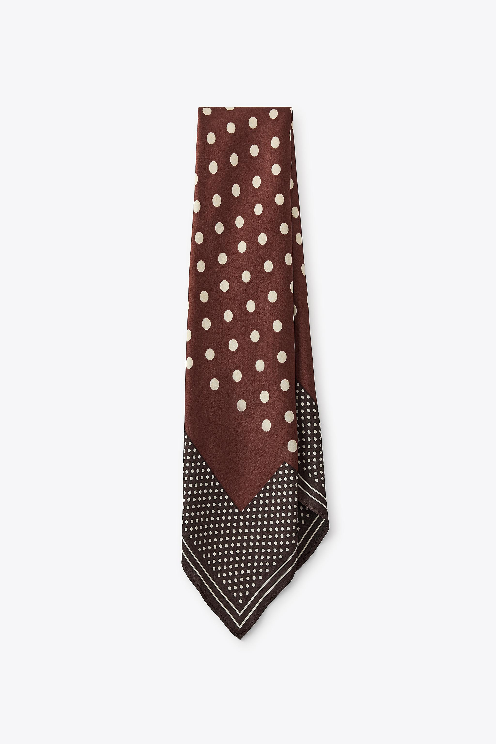 Printed scarf made of 100% viscose.DIMENSIONS: 27.6 x 27.6 inches (70 x 70 cm) | Zara US