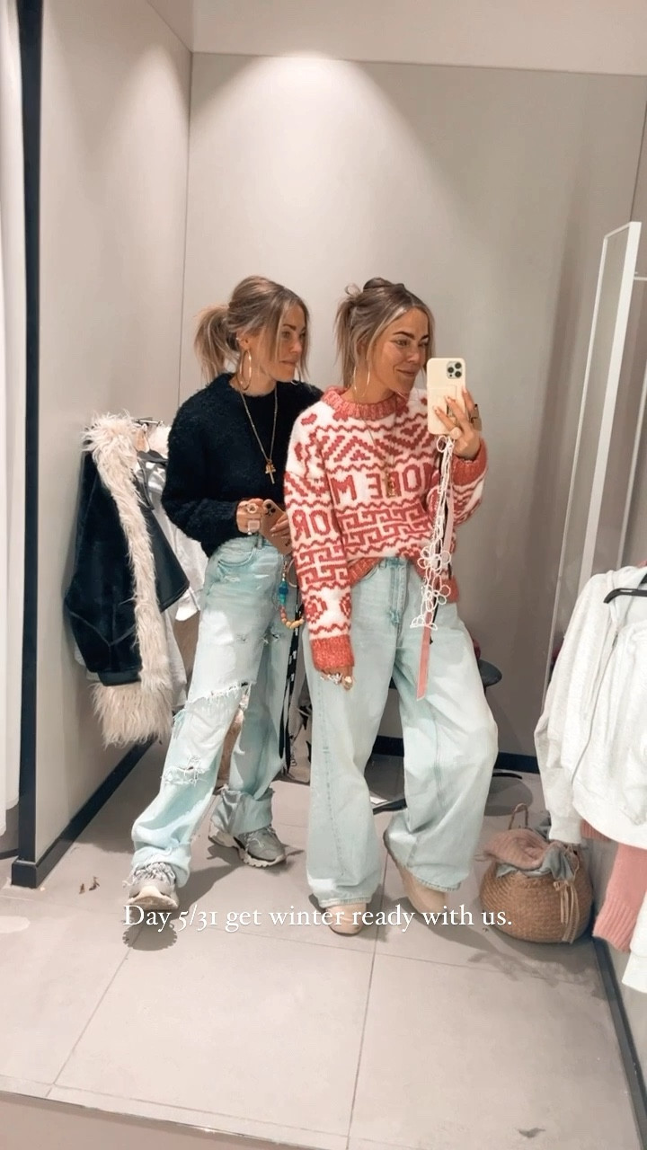 Day 5/31 ❤️❤️ Get winter ready with us.💋💋 #LTKGift
.
We love to wear knits and then ofcourse oversized!! We linked our style below with love x M&E 💕💕
.
Phone necklace & rings @prettypiecesbysiss 🫶🏼🫶🏼
.
#hmknit H&M #sweater #knit #winteroutfit #christmasdaily #christmassweater #jacquardsweater 

#LTKGiftGuide #LTKHoliday