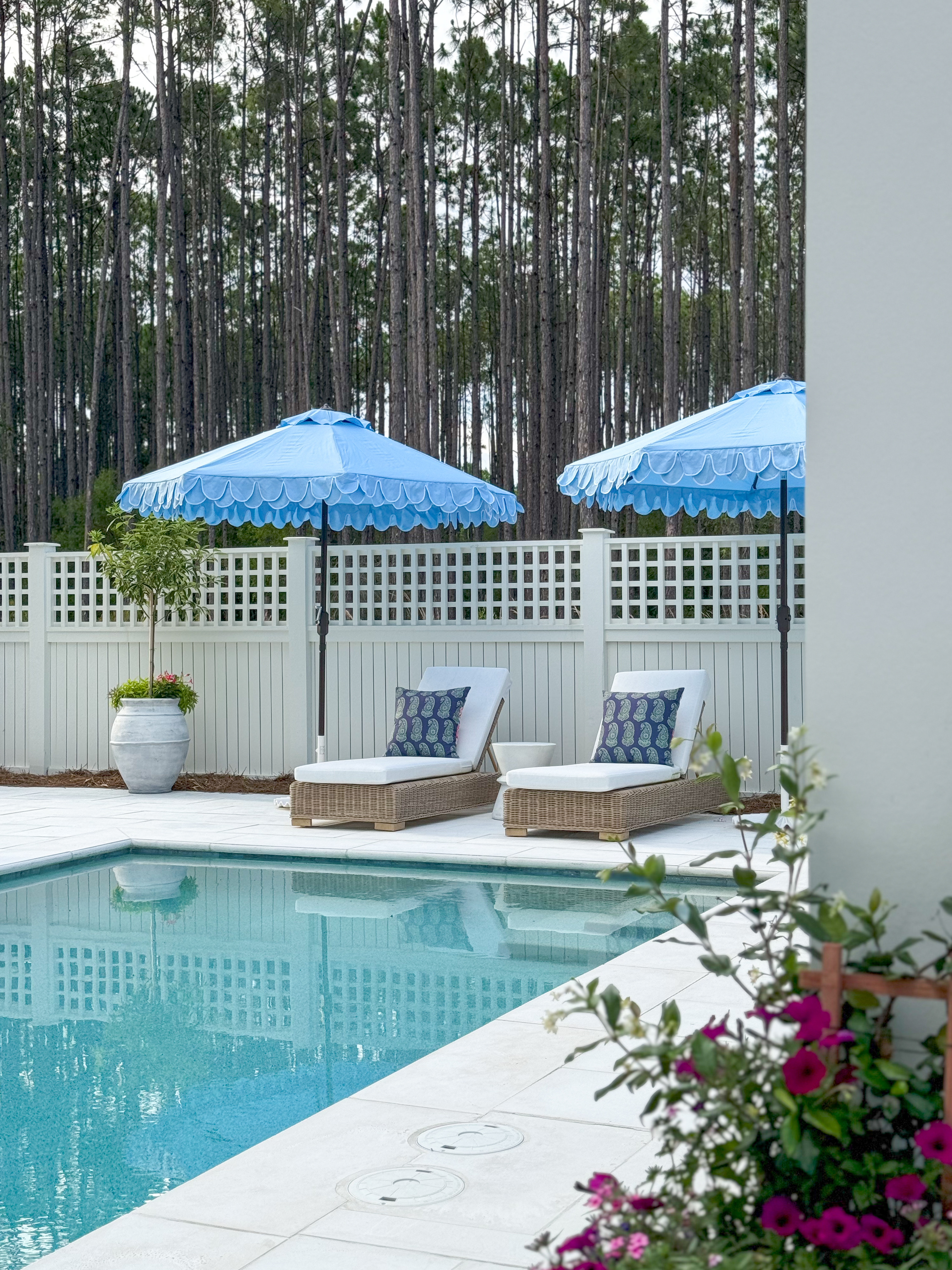Modern pool and cabana outdoor inspo 🙌🏻🙌🏻

#LTKdayinmylife #LTKSeasonal #LTKHome