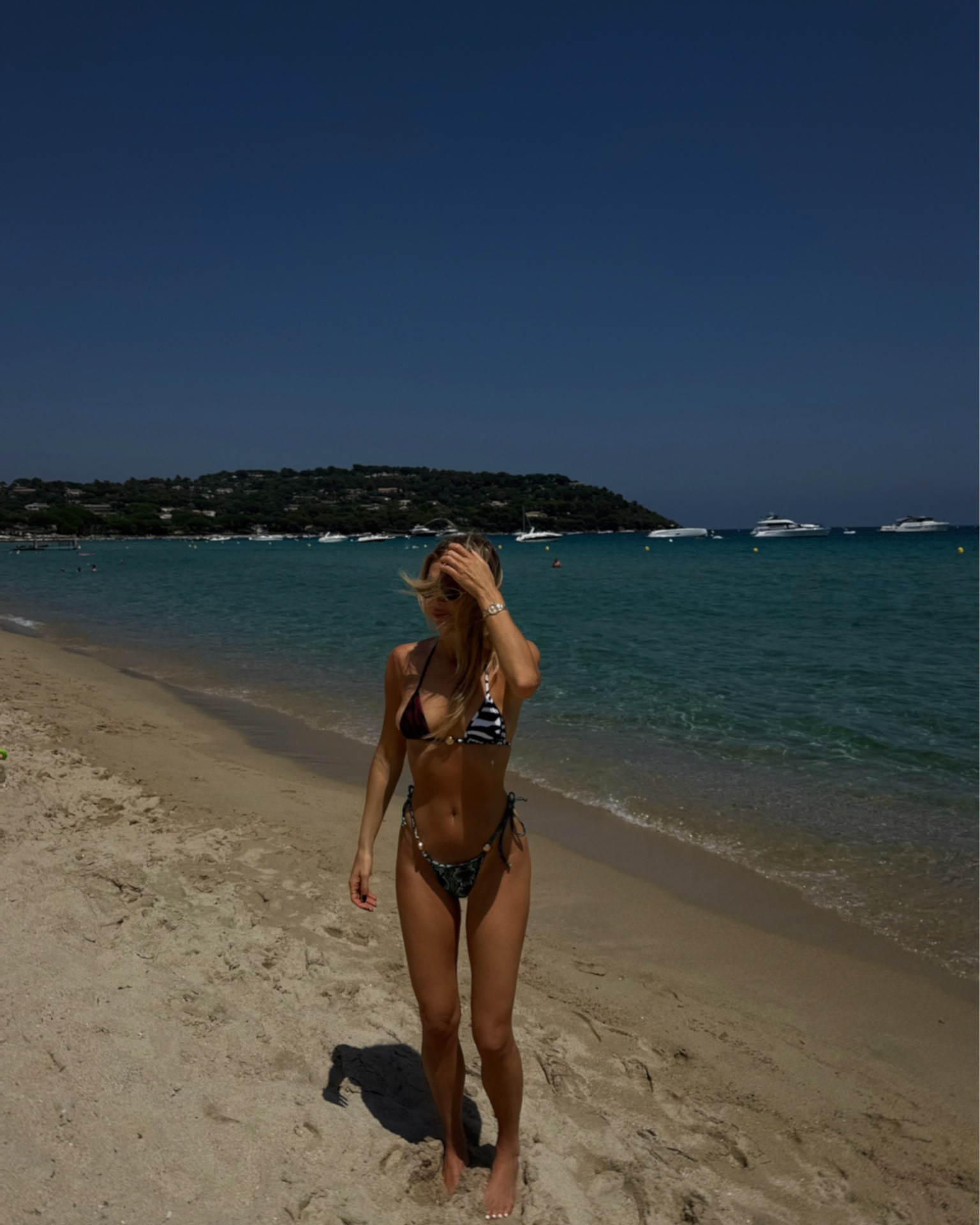 Beach day in St Tropez 🐍🦓