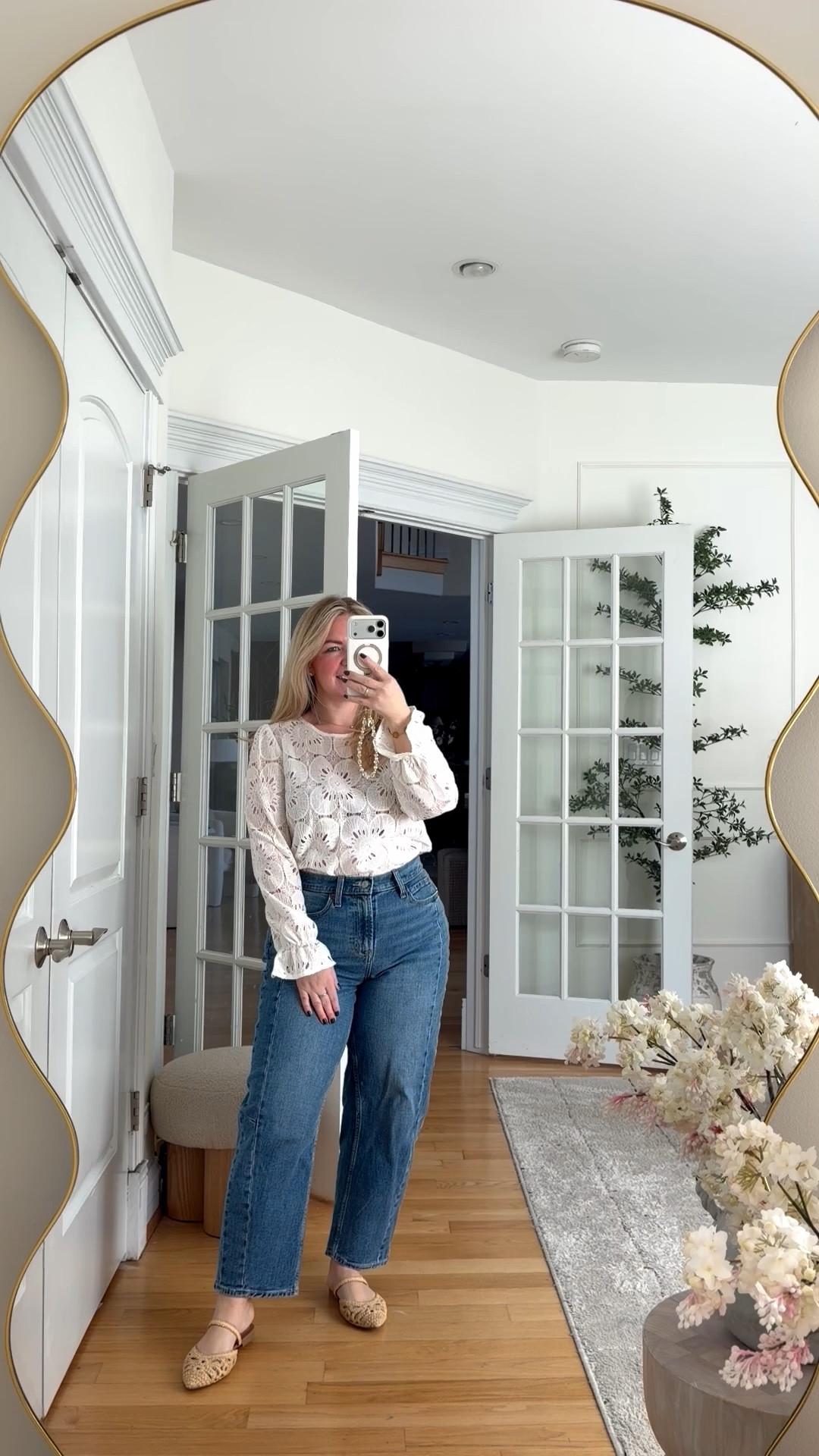 An easy everyday outfit I keep repeating 🤍

These barrel jeans are my current favorite — so flattering and easy to style

#LTKstorytime #LTKootd #LTKPetite