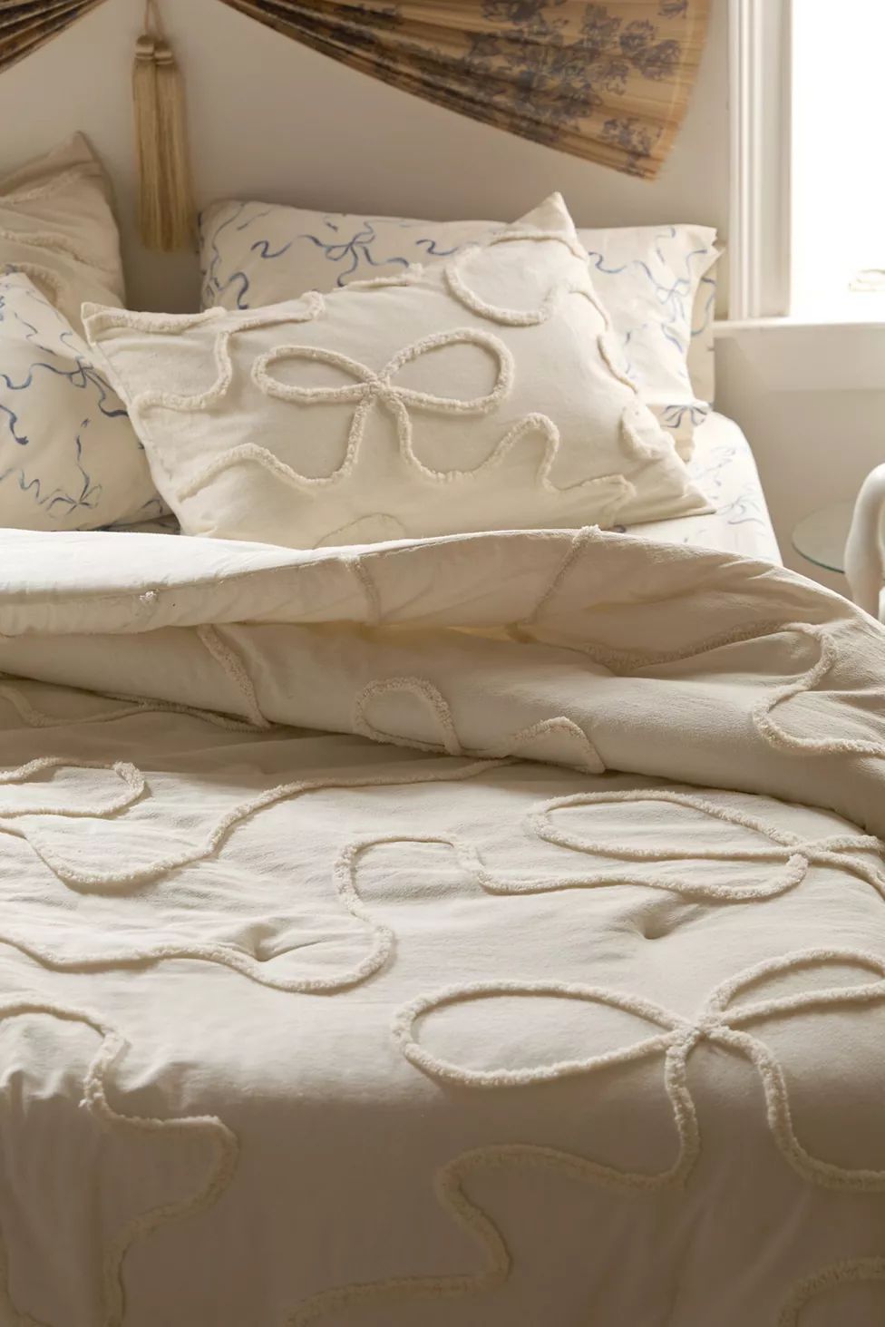 Wild Bows Tufted Comforter | Urban Outfitters (US and RoW)