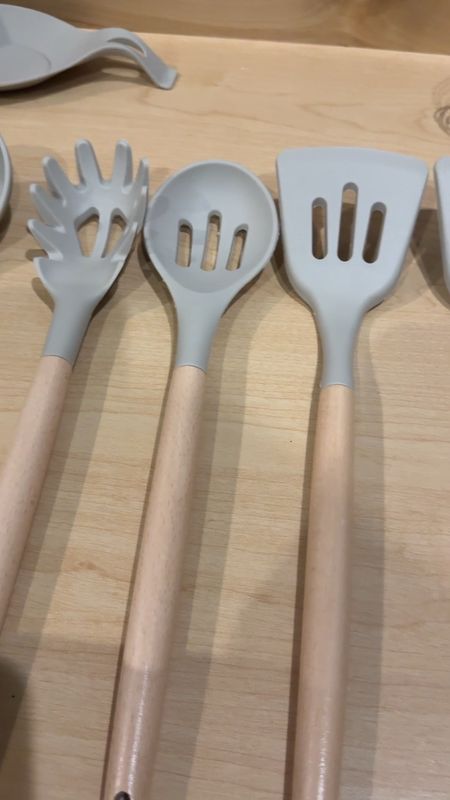 33 DURABLE WOODEN HANDEL KITCHEN UTENSILS SET - Anti scalding protect your hand from burning, 33 professional silicon Kitchen utensil set includeshe set includes flexible spatula, soup ladle,serving spoons pasta server, spatula turner , tongs, mesuring cup and spoons, 10 hooks, silicone mat and so on. Meet your all kinds of kitchen needs, Because of the wooden handle, We don't recommend soaking in water for a long time or dishwasher cleaning
6 SIZES BOWLS & EXTRA KITCHEN TOOLS SET The range of sizes from 7QT down to 1QT. Each bowl comes with a QT label to make it easier to choose the right size, Bowl sizes fit on standard-size refrigerator shelves and cabinets. Comes with a brush, spatula, whisk, measuring spoons
FOOD GRADE SILICONE -- Made of food-grade silicone, BPA-free, can use in any type of food. And it will probably last longer than the other plastic kitchen utensils. This silicone cooking utensils does not react with food or beverages, you don’t have to worry about the health of your families will not retain odors or colors, Before the first use, the original smell will disappear after the silicone soaking in water and exposed it to the air for about 3 hours
AIRTIGHT LIDS & 3 GRATER ATTACHMENTS The airtight lids that come with this mixing bowl set make it easy to store ingredients and leftovers without worrying about spills or leaks. 3.5qt had a removable lid inside the main lid, for adding contents or pairing it with your blender without removing the entire lid to prevent splash. This bowl set comes with 3 different grater attachments (slicing/grating/shredding) just shred or slice right into the bowl!
NON-SLIP SILICONE BOTTOMS The rubber on the bottom of the mixing bowls is for gripping and staying put which prevents sliding on the countertops when mixing and also protects the desk from high temperatures

#LTKSaleAlert #LTKFindsUnder50 #LTKHome