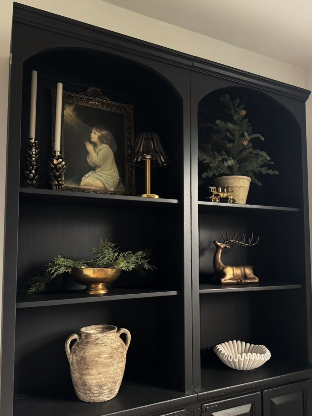 Vintage style Christmas bookcase. 🎄



#LTKHome #LTKSeasonal #LTKStyleTip