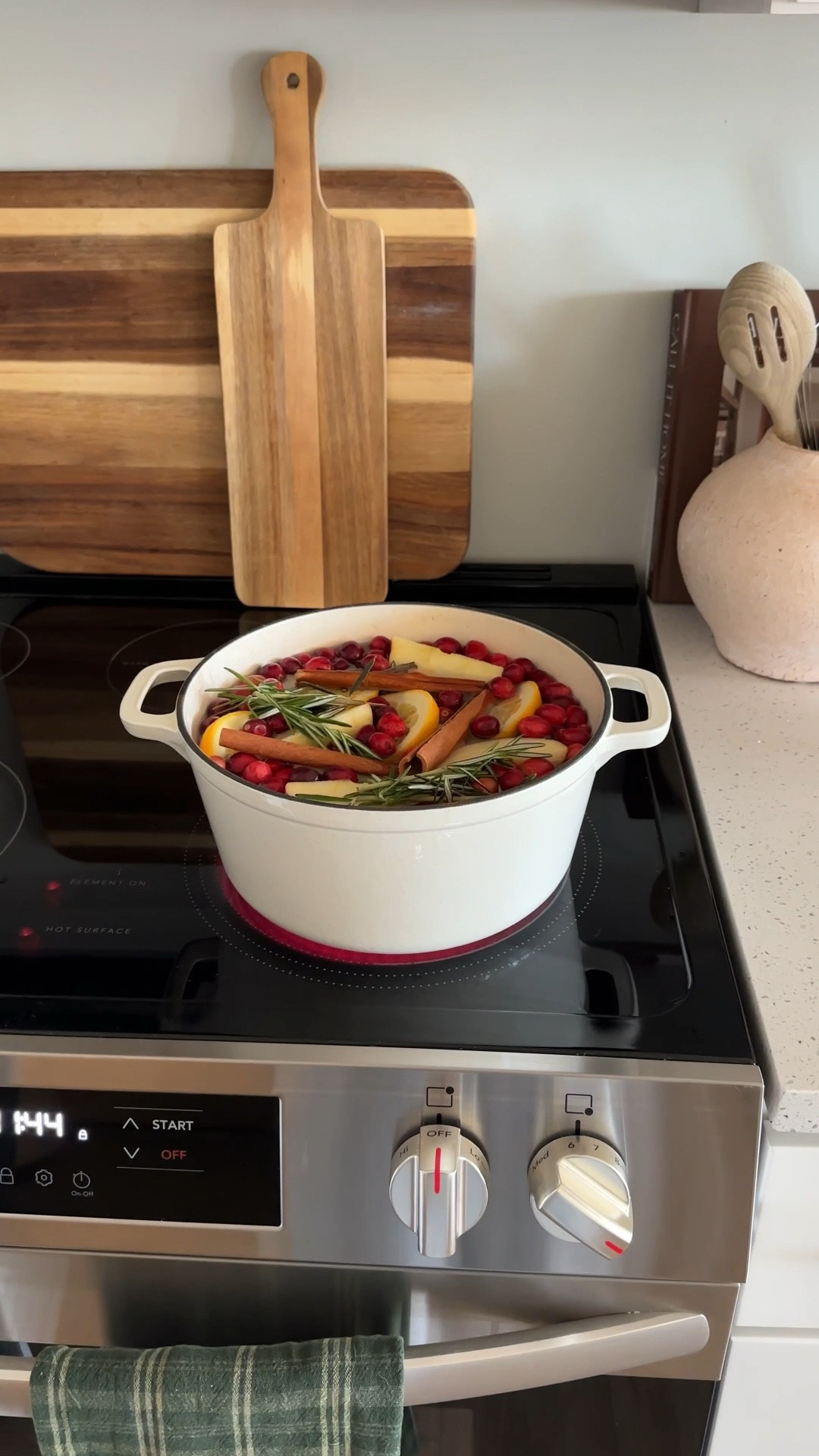 Simmer pot season 🍊Wearing an XS pant & M top 

#LTKootd #LTKHoliday #LTKHome