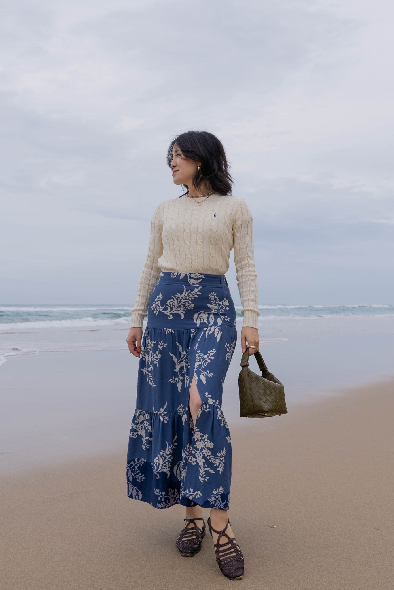 Wearing sweater in S
Skirt in 34 or AU6
Shoes 37 (in between sizes and went down)