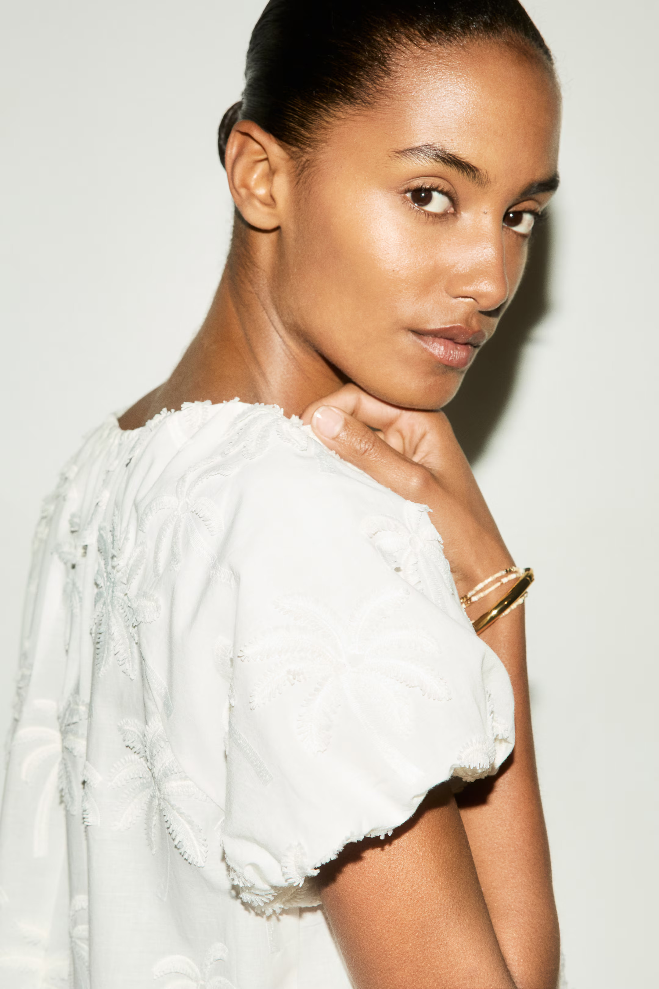 Embroidered tunic dress | H&M (UK, MY, IN, SG, PH, TW, HK)