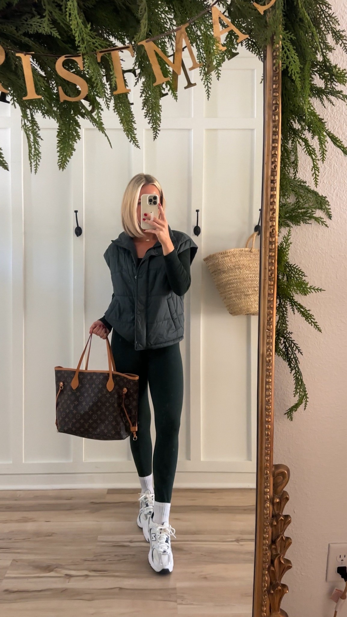Friday comfy ootd 

#LTKmomlife #LTKgrwm #LTKActive