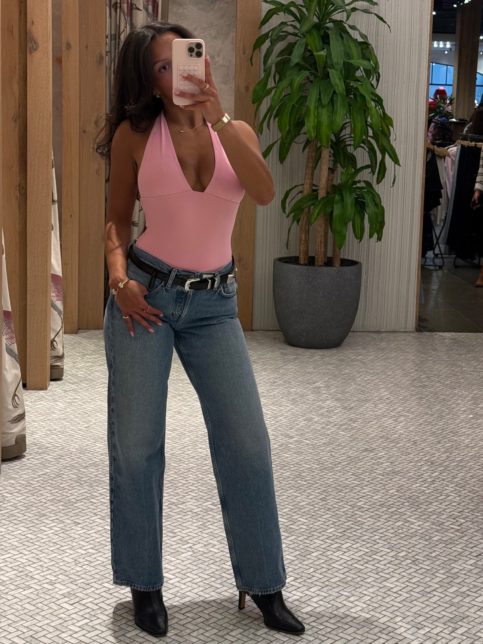 Pink will always be my favorite touch to an outfit 🩷 😍