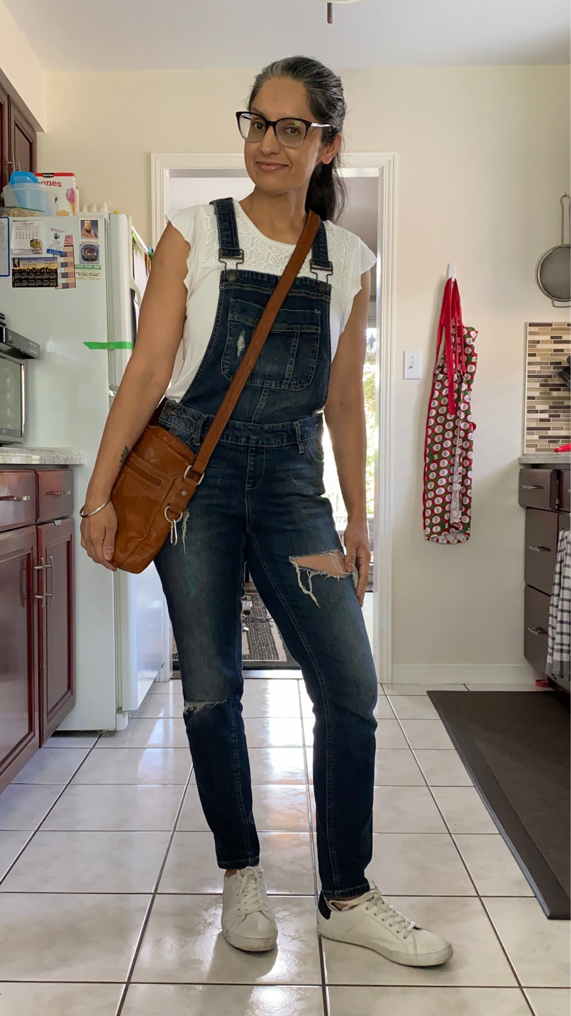 I love wearing overalls when I go shopping.
Shoes: Nautica from Winners
Messenger Bag: Winners
Shirt: Joe Fresh
Overalls: I honestly can’t recall where I got this from!