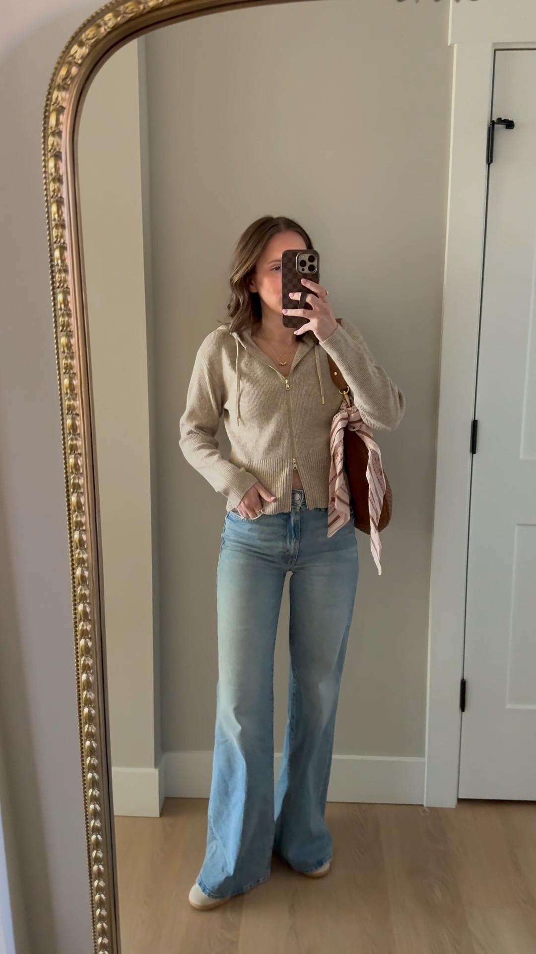 Casual ootd for dinner! This cardigan is so soft and I love the double zip! Paired with the most comfortable denim. They are a splurge, but so worth it 

Hooded cardigan, mother jeans, casual style, spring outfit 

#LTKootd