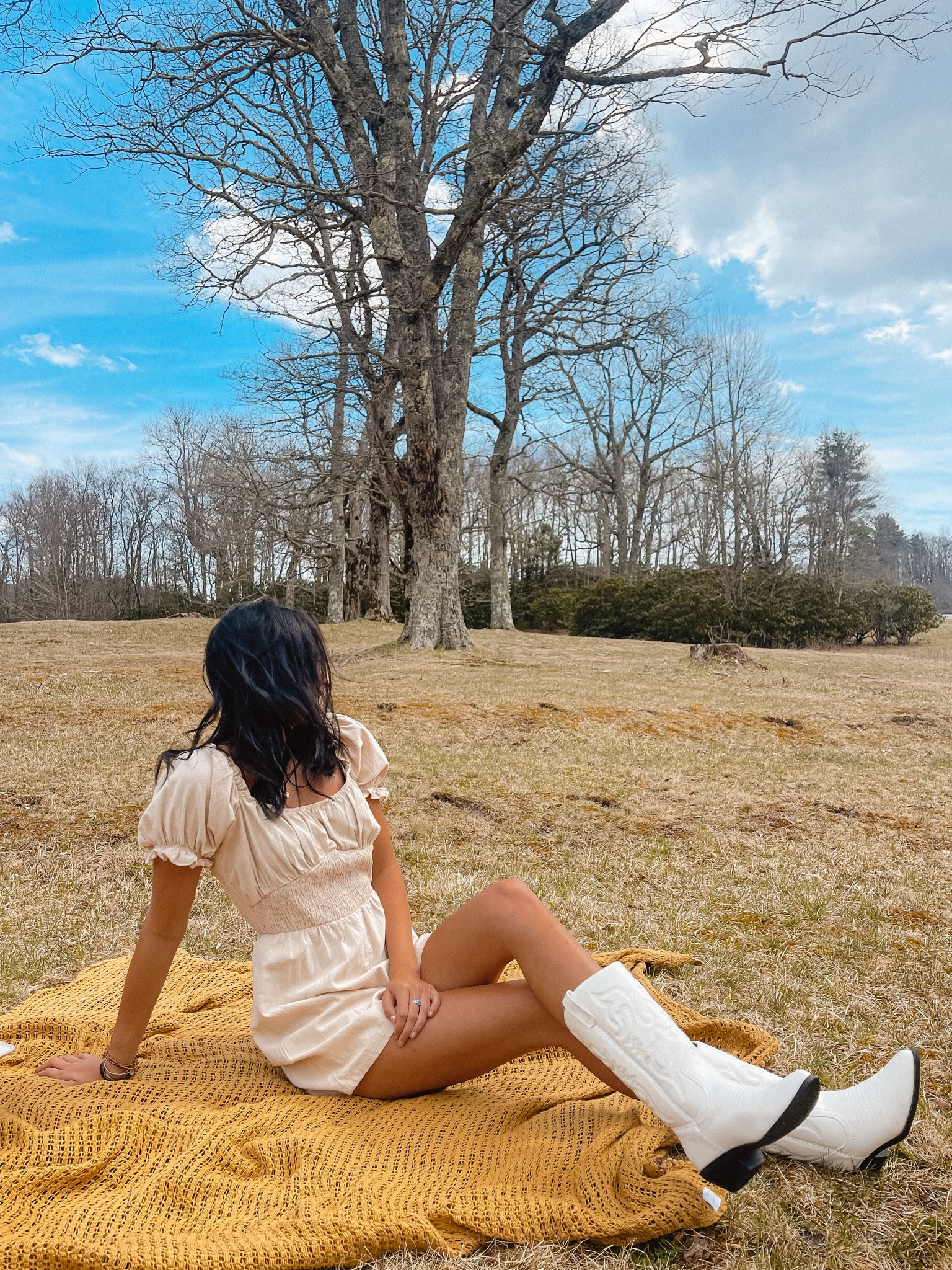 mountain cowgirl boots fall outfit fashion 