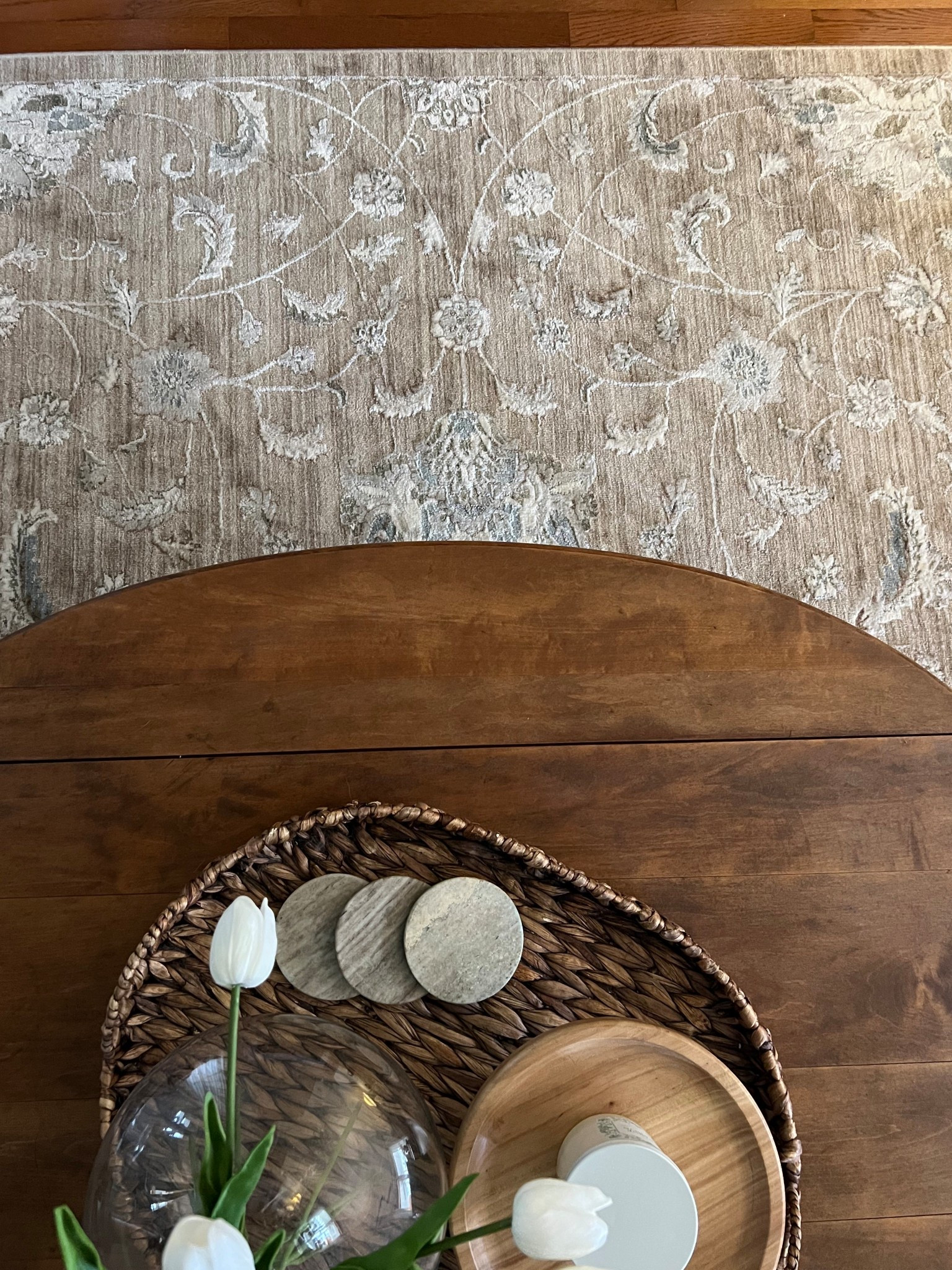 My living room rug goes perfect in here for my Nancy Meyers aesthetic🤩

#LTKHome
