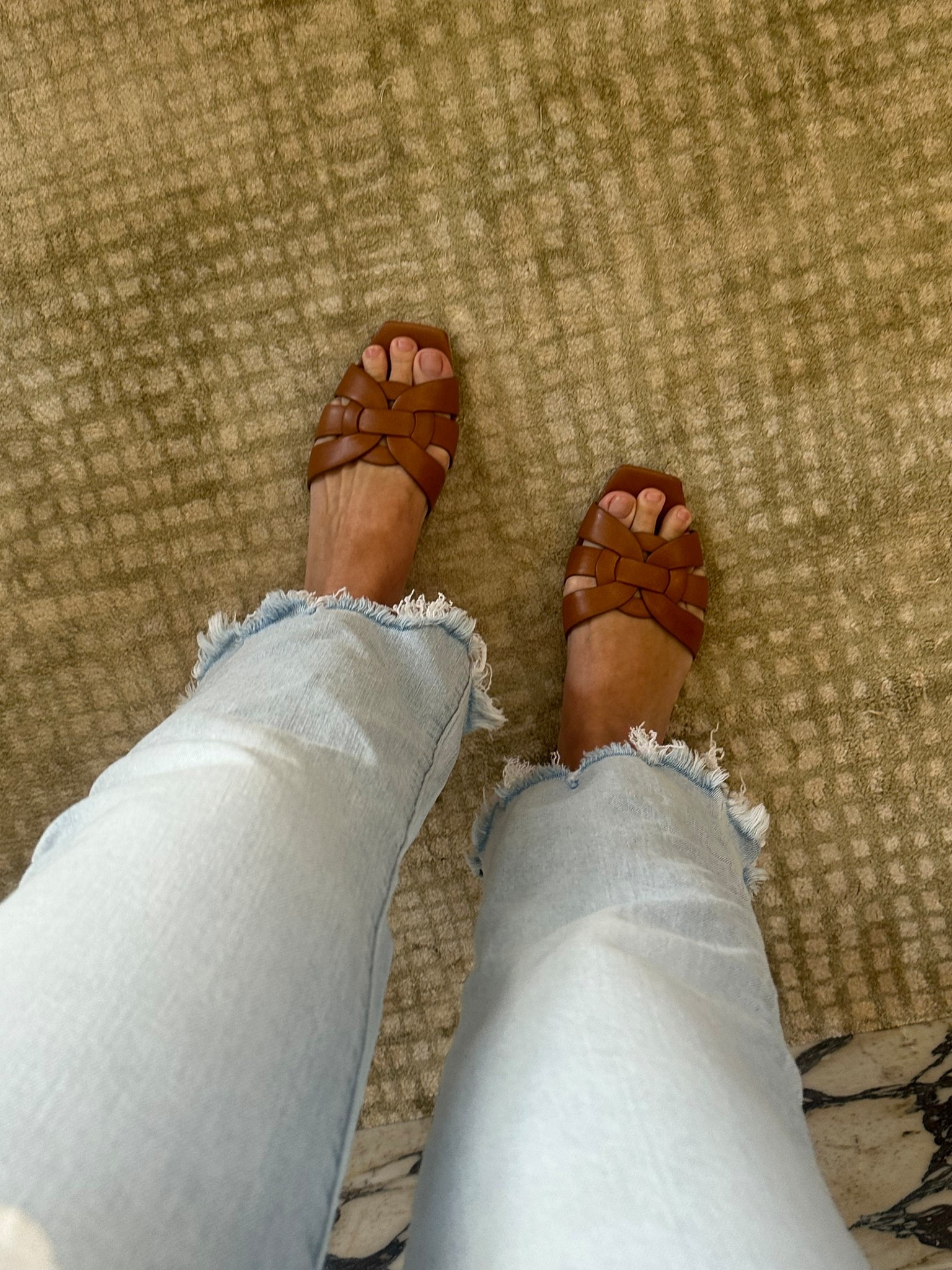 New sandals 💫 I’ve been eyeing these for years and finally snagged a pair! 
I’m a US 9.5, I wear 40.5 in these
