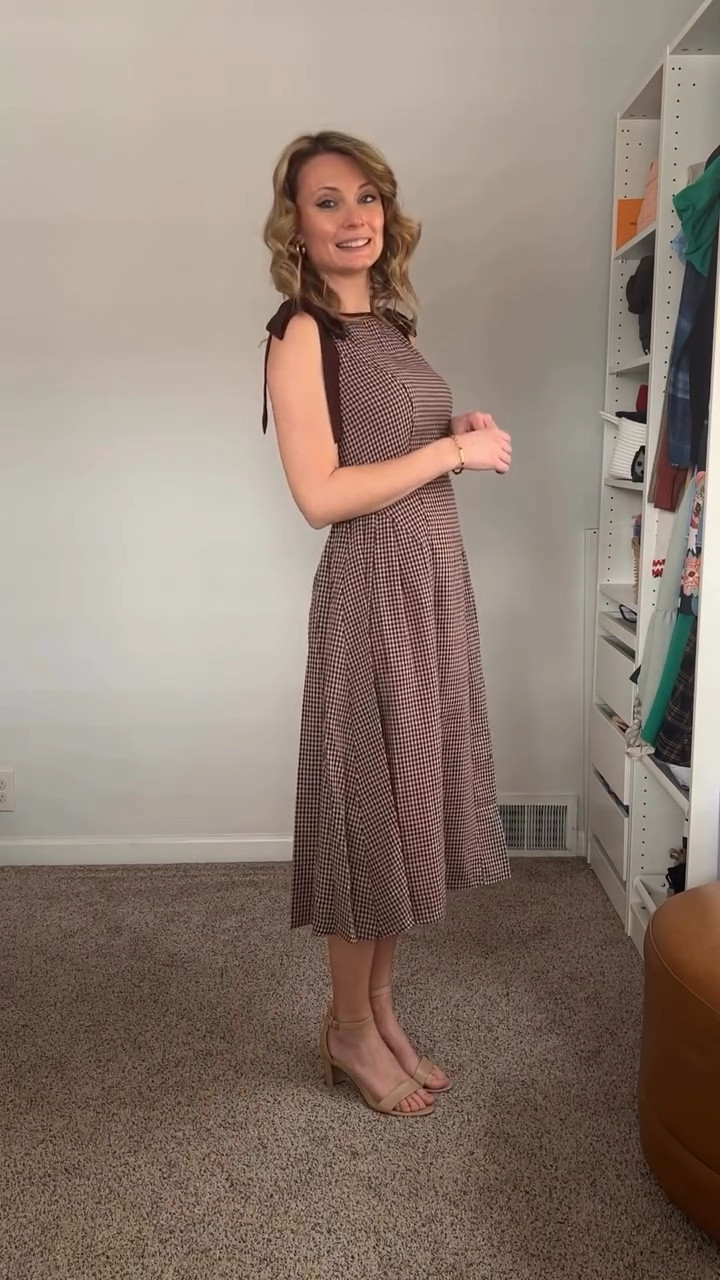 Something about this dress from @rihoas_official just gives me the girliest vibes without being full of pinks and florals and I really love it. I am all about a low key feminine look. Plus, I’m all in on gingham.

Comment SHOP and I’ll send you a link!