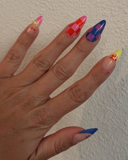 Press on nails, summer version 💅🏼🍒



Nails | Nail Glue | Cherries | Bright 

#LTKbeauty #LTKstyletip #LTKtravel