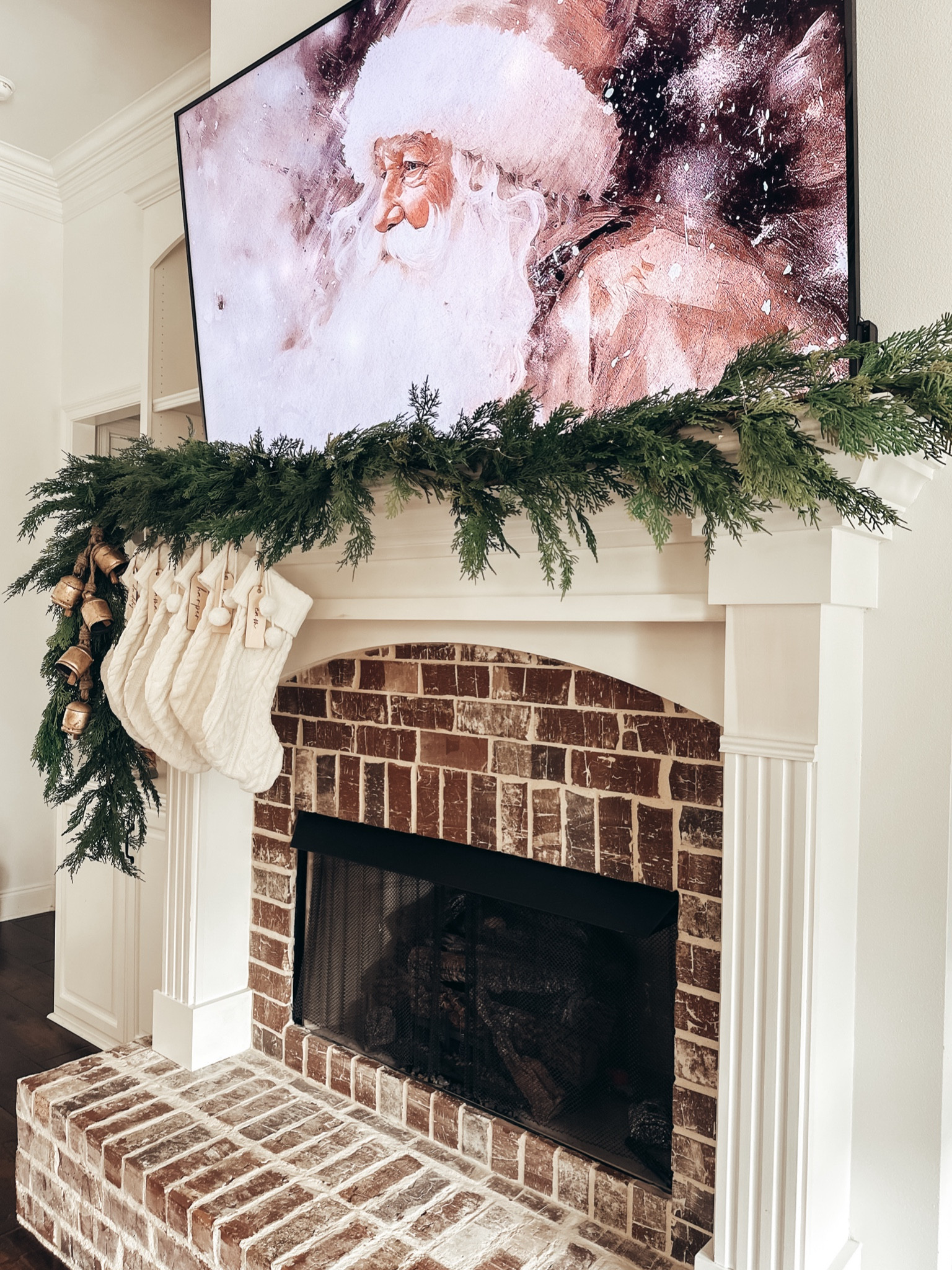 Santa tv art is my fav 🙌🏼🎅🏼